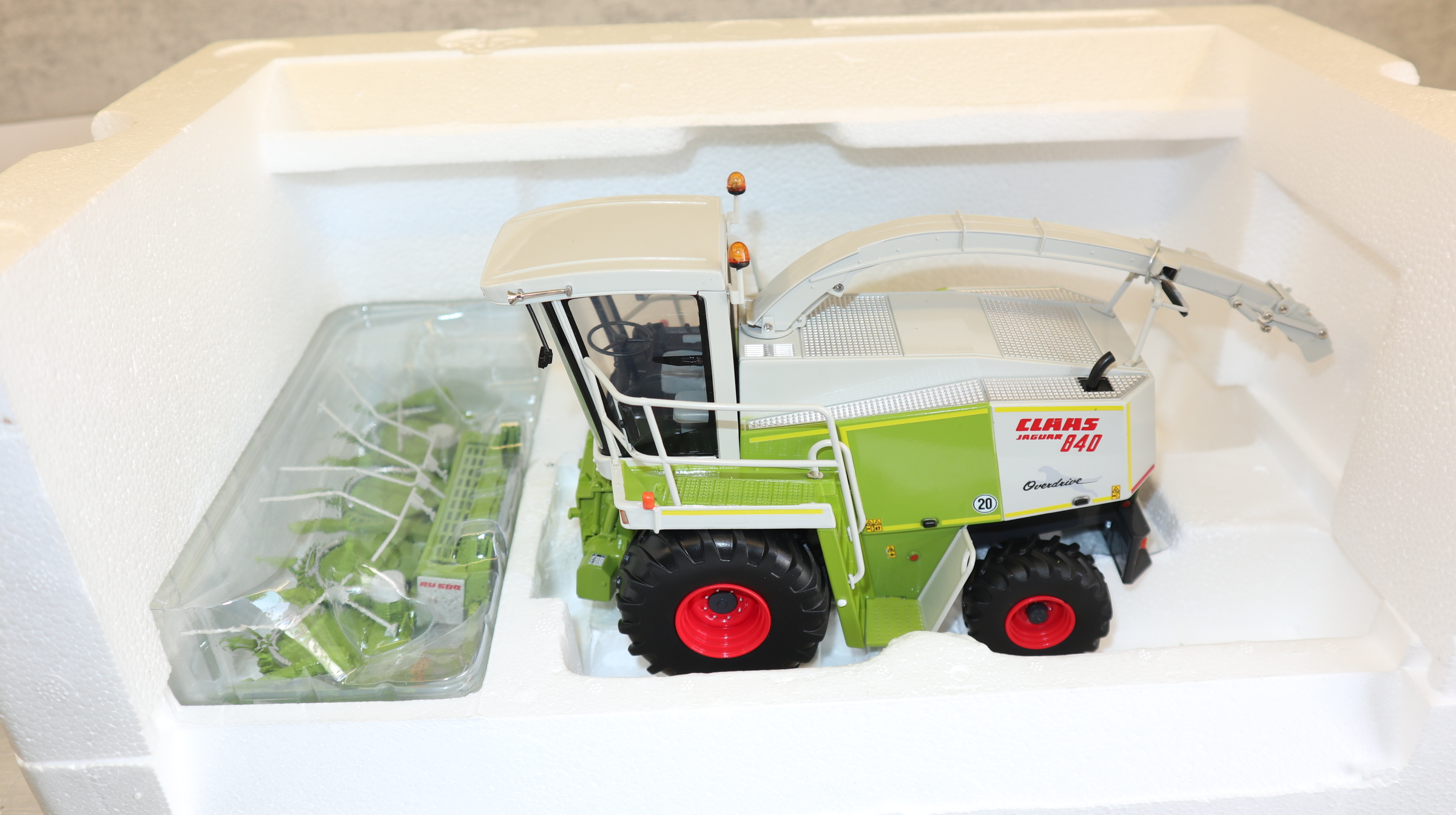 Universal Hobbies UH 02545420 in 1:32, Claas Jaguar 840 Overdrive + RU 600,  NEU in OVP