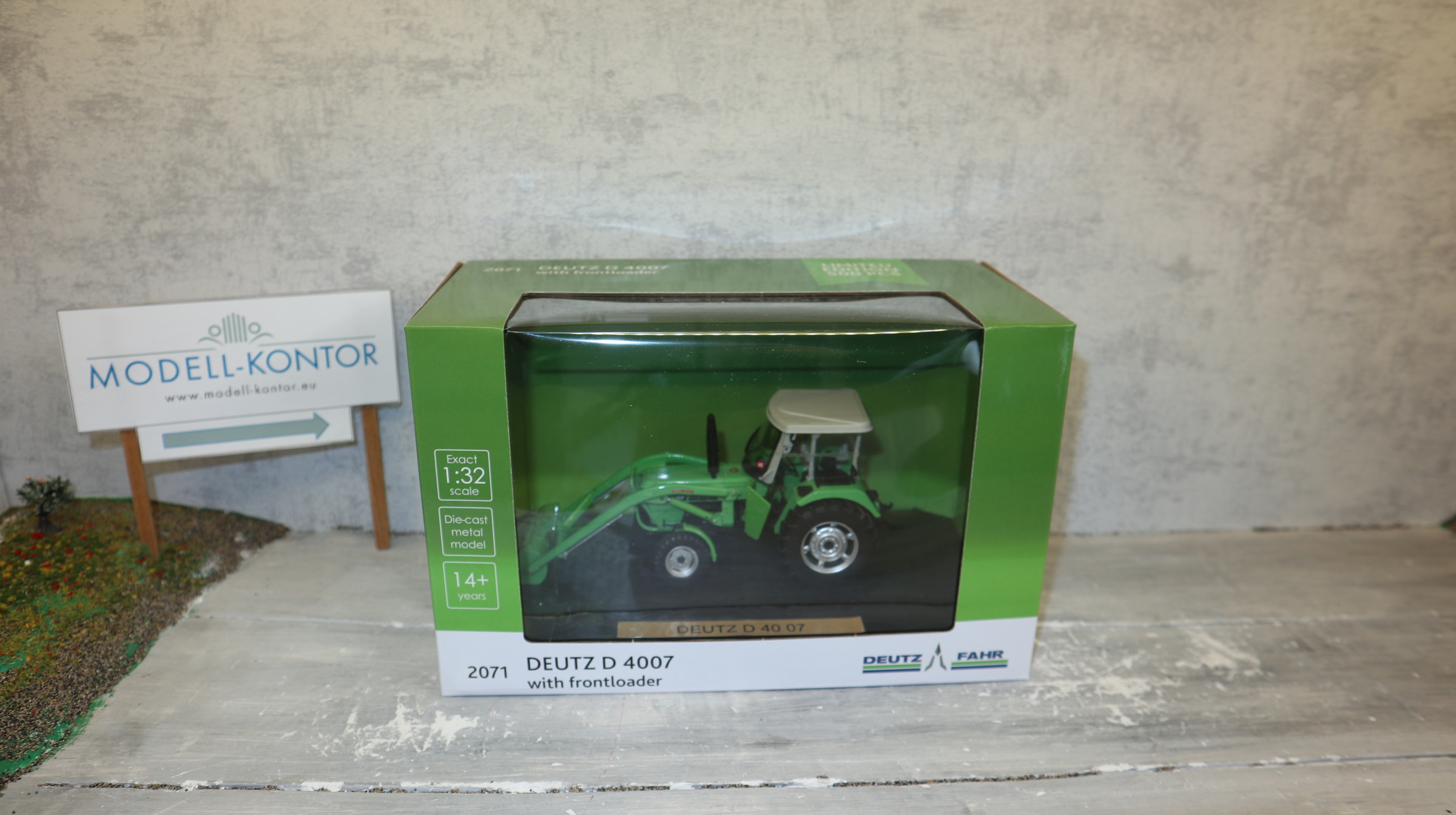 Weise Toys 2071 in 1:32, Deutz D 4007 mit Frontlader, Sondermodell nur 500 Stück, NEU in OVP