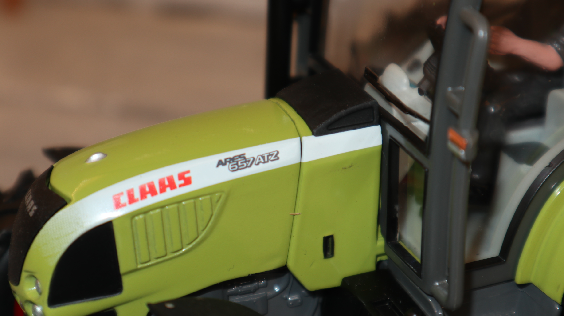 Siku 3256 in 1:32, Claas Arez 657 ATZ, Sondermodell LCN 2006   NEU in OVP