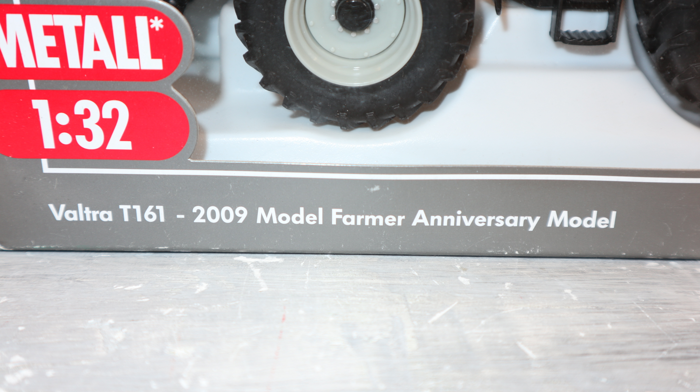 Siku 3268 in 1:32,  Valtra T161 GRAU Modell Farmer 2009, NEU in OVP