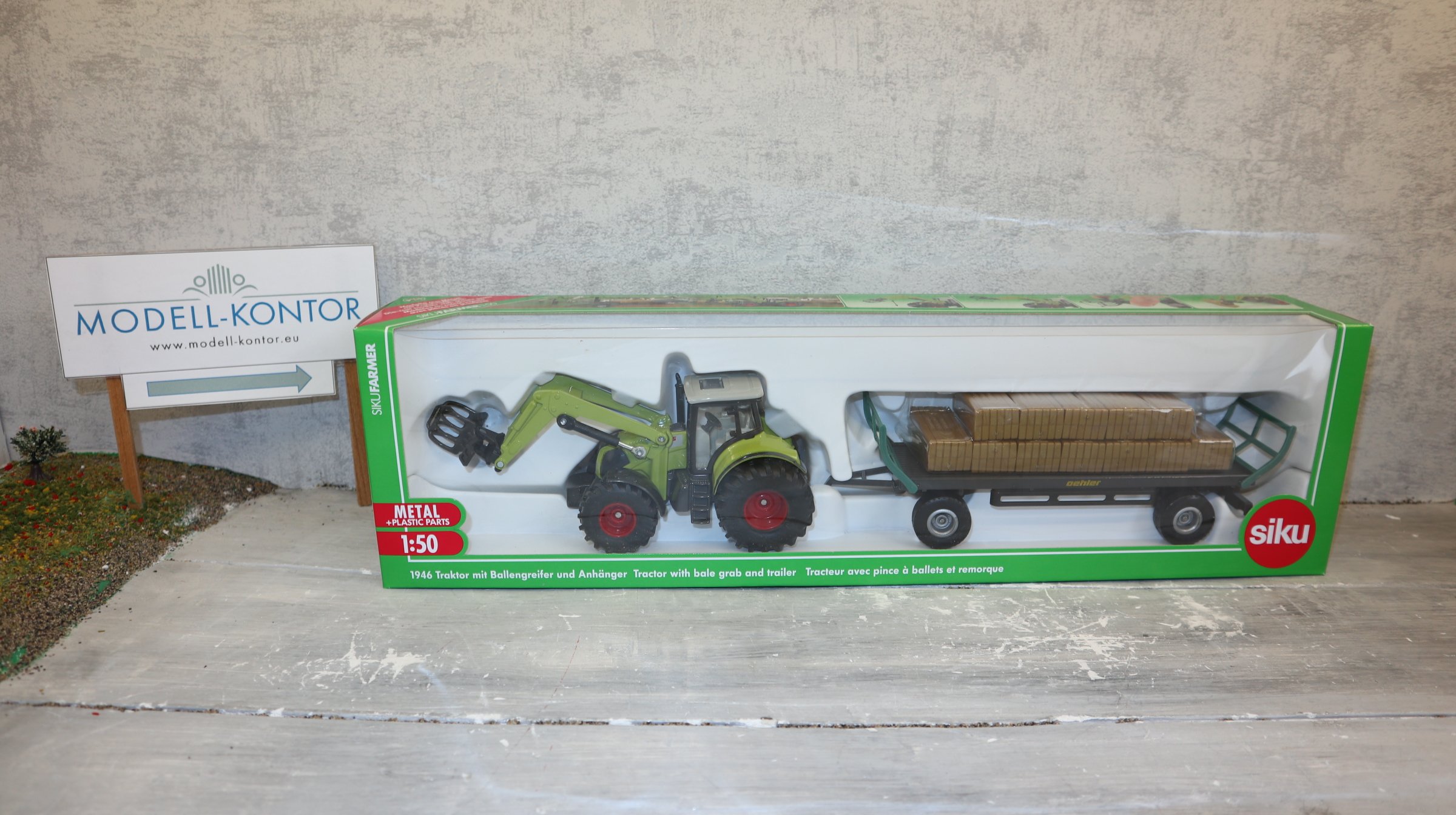 Siku 1946  in 1:50,  Claas Trecker mit Ballenwagen, Neu in OVP