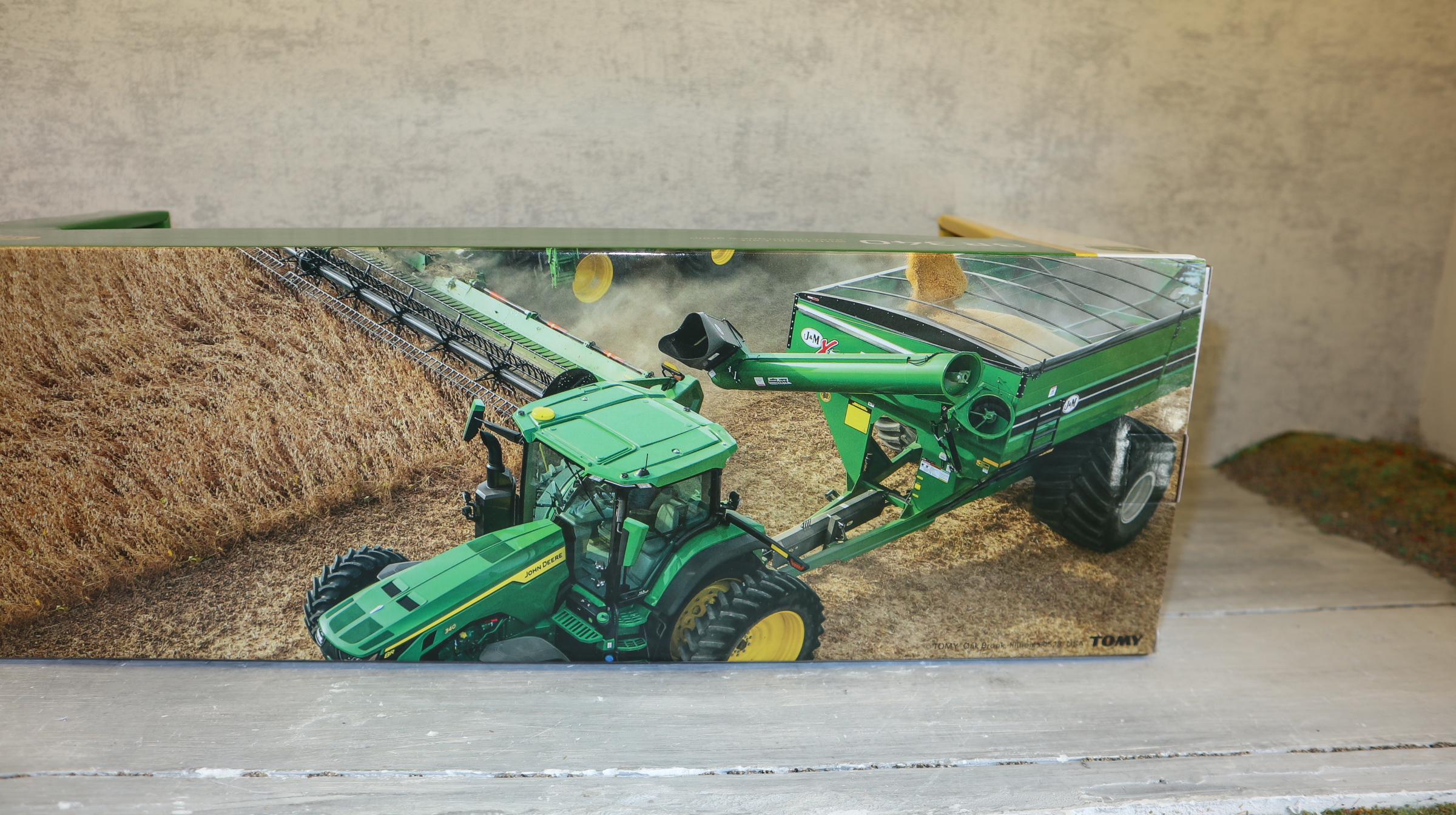 Ertl 85055 in 1:32,  John Deere 8R 340 Dual mit Überladewagen 875, US-Modell, NEU in OVP