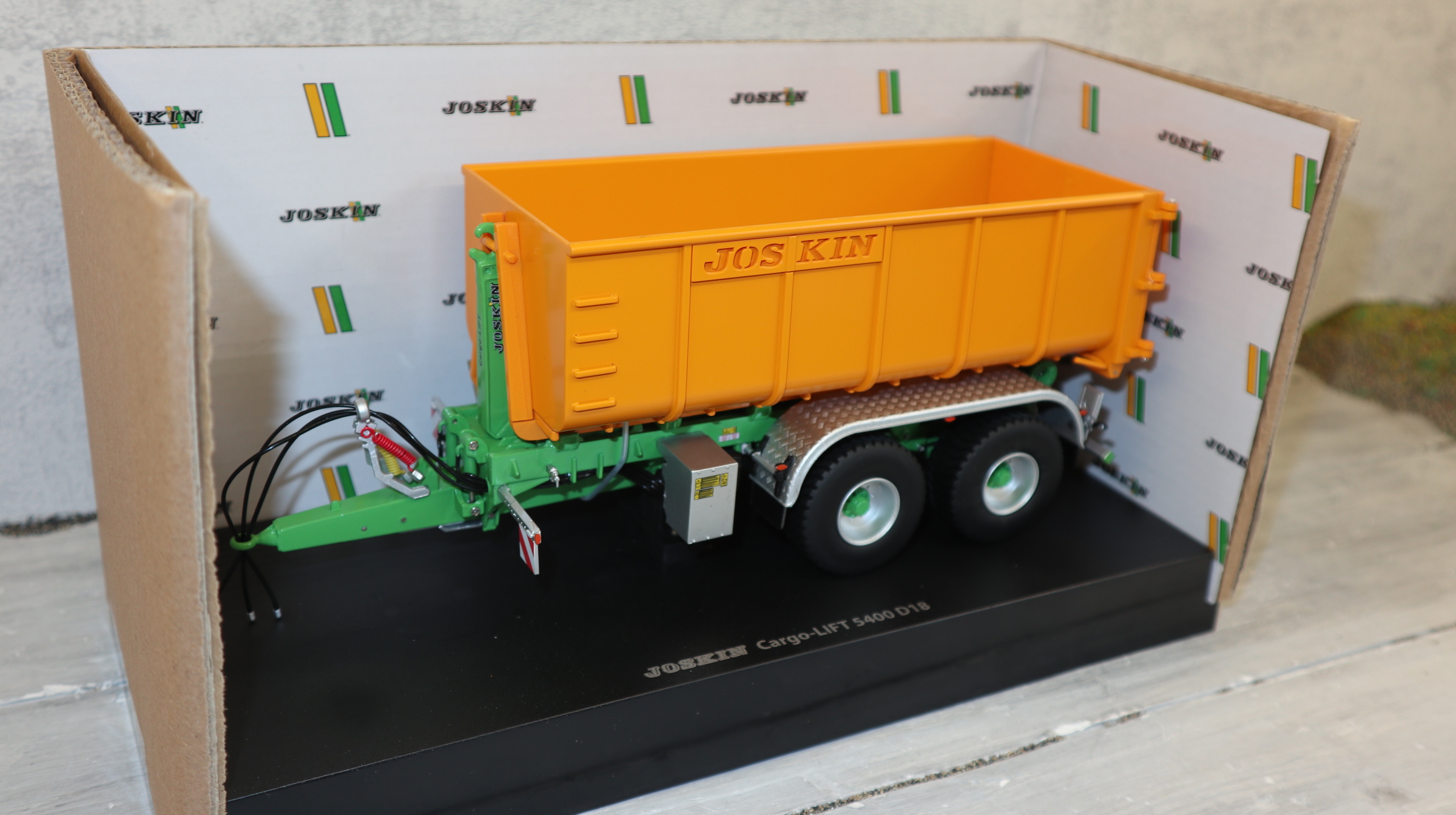 UH 6353 in 1:32, JOSKIN Cargo-Lift 5400 Abroller mit Mulde