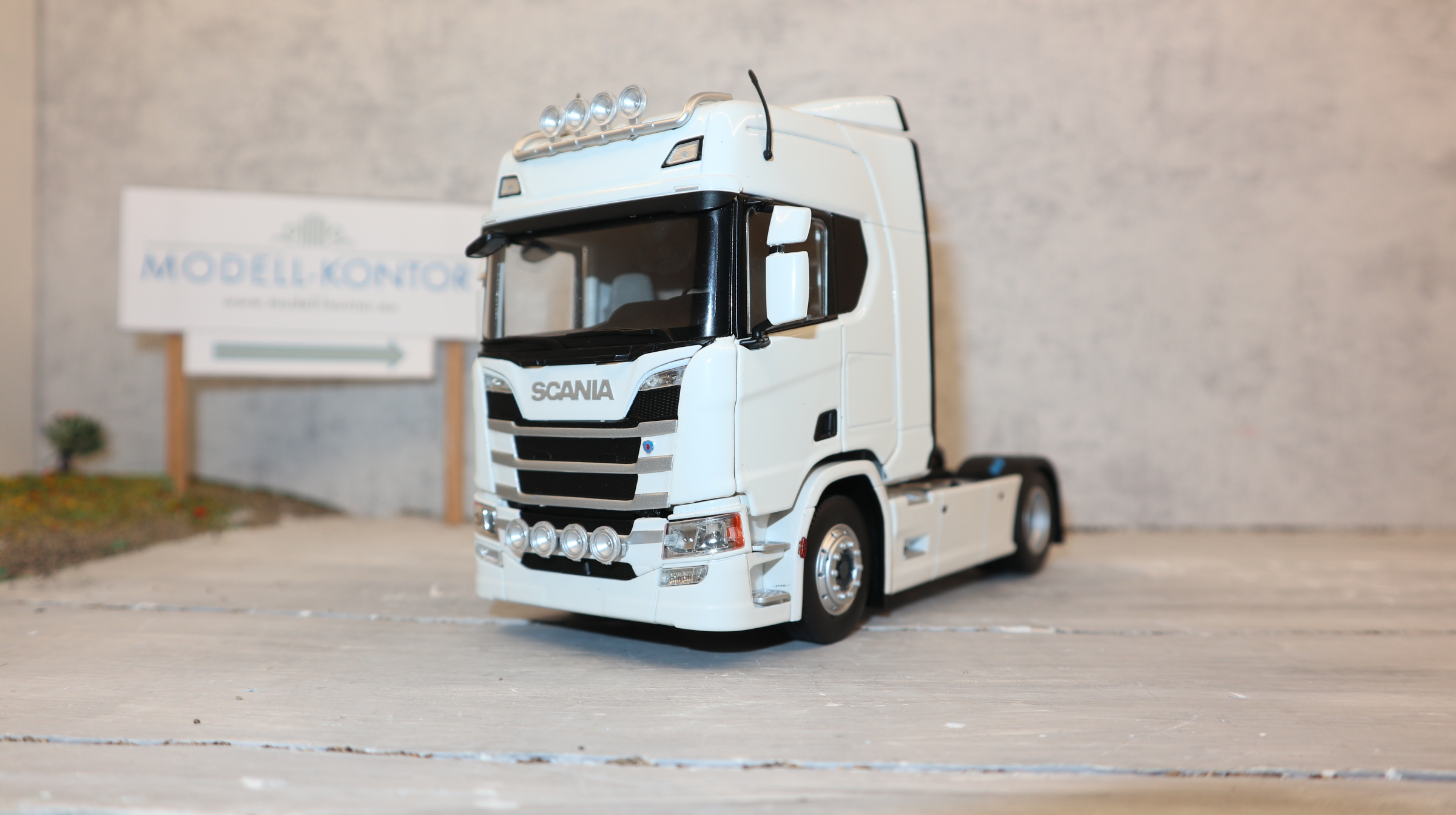 MarGe 2014-01 in 1:32 SCANIA R500 4x2 in weiß als SZM, NEU in OVP