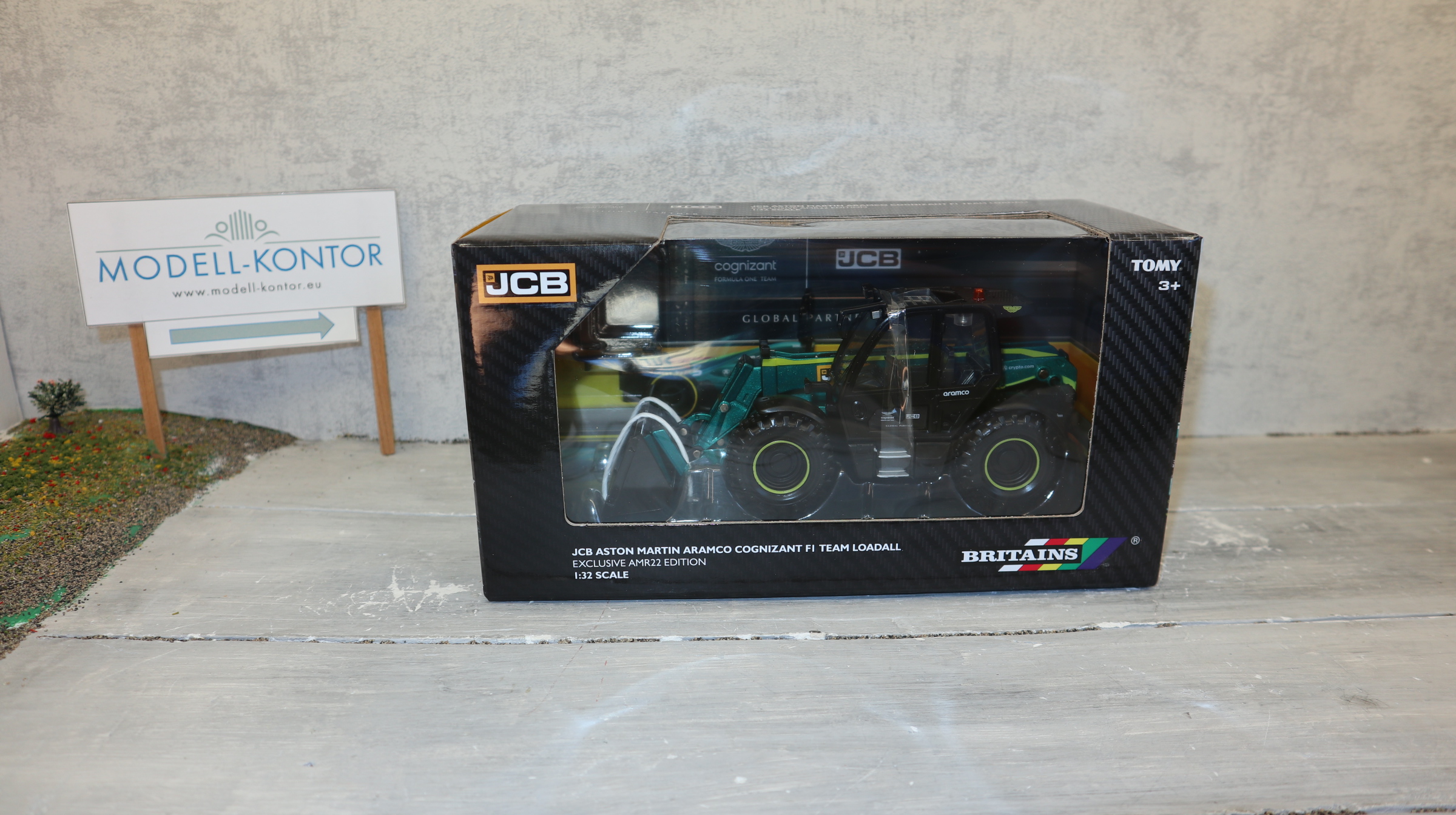Britains 43271 in 1:32,  Sondermodell ASTON MARTIN JCB 541 Telelader ,  NEU in OVP