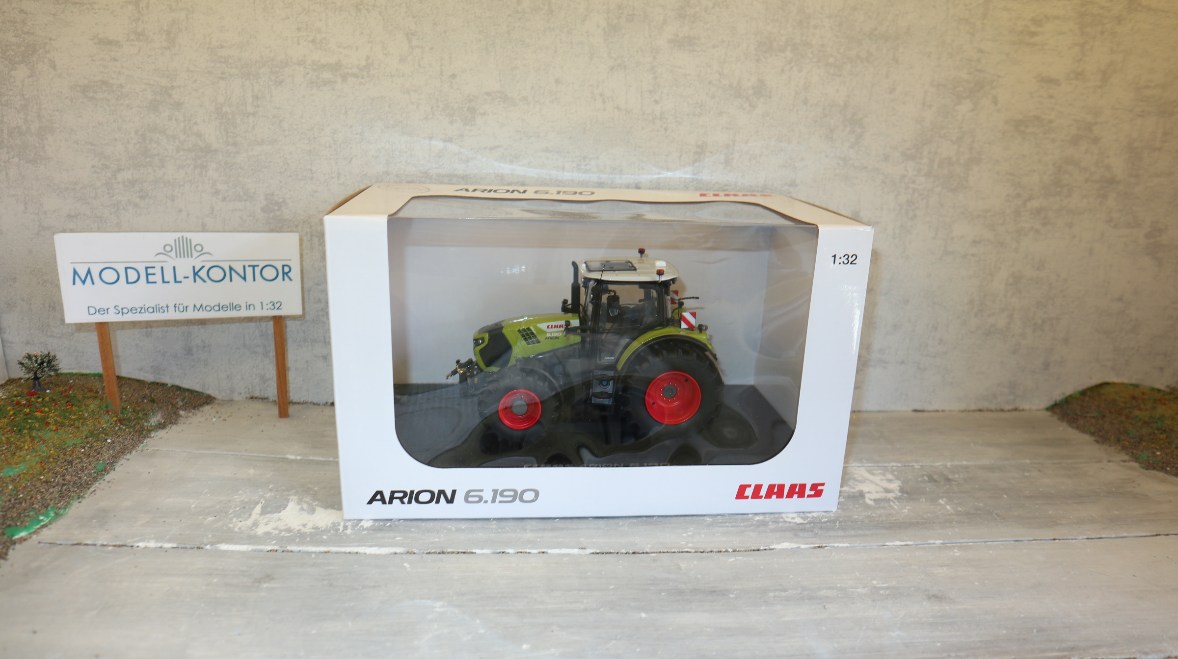Universal Hobbies UH 02675010 in 1:32, Claas Arion 6.190, NEU in OVP