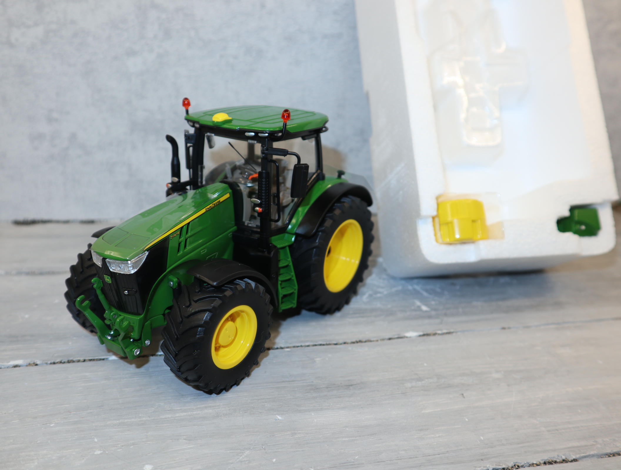 WIKING 077837 in 1:32 John Deere 7310R, NEU in OVP