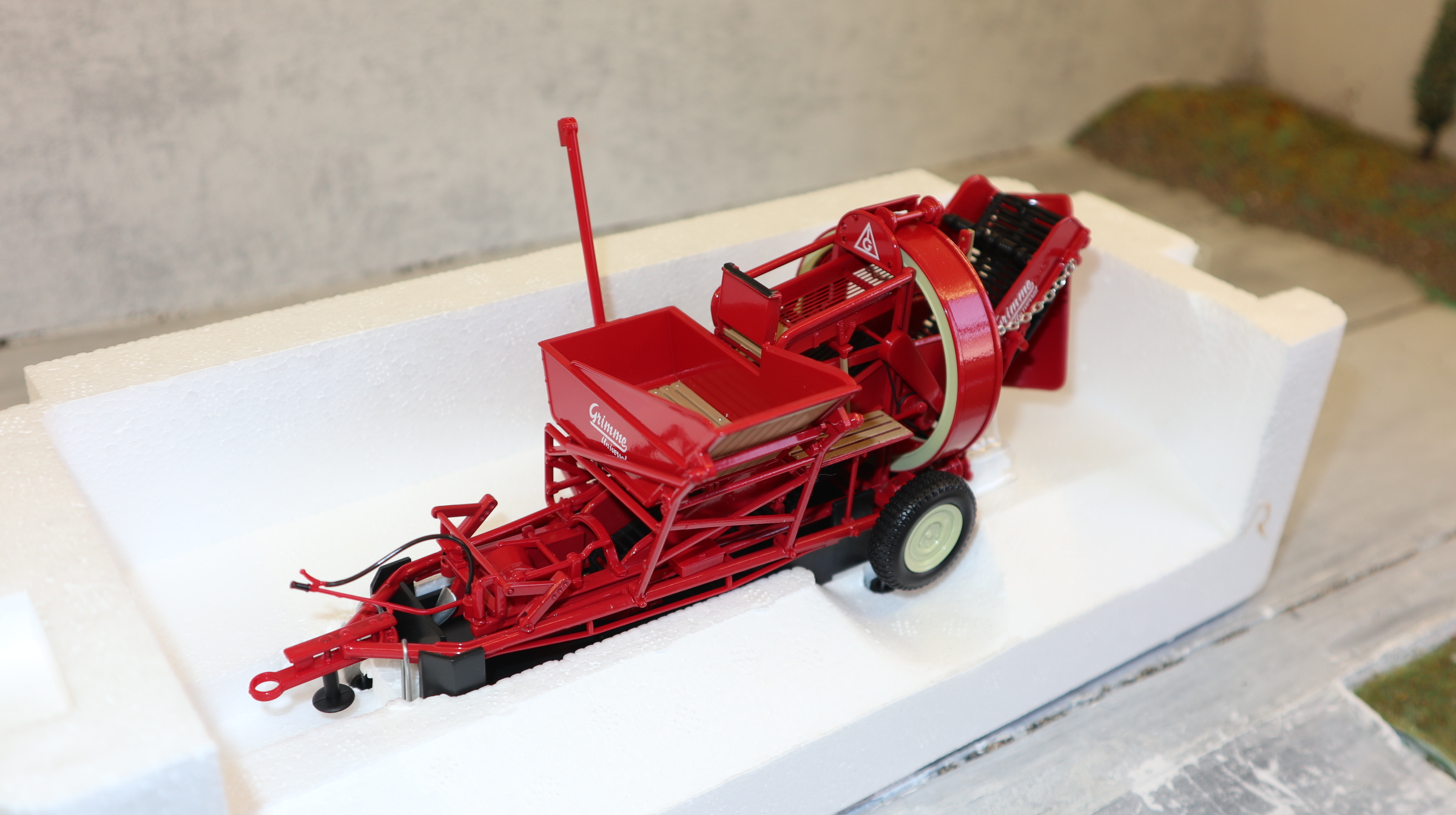 Universal Hobbies UH 2585 in 1:32, Grimme Universal aus 1958, NEU in OVP
