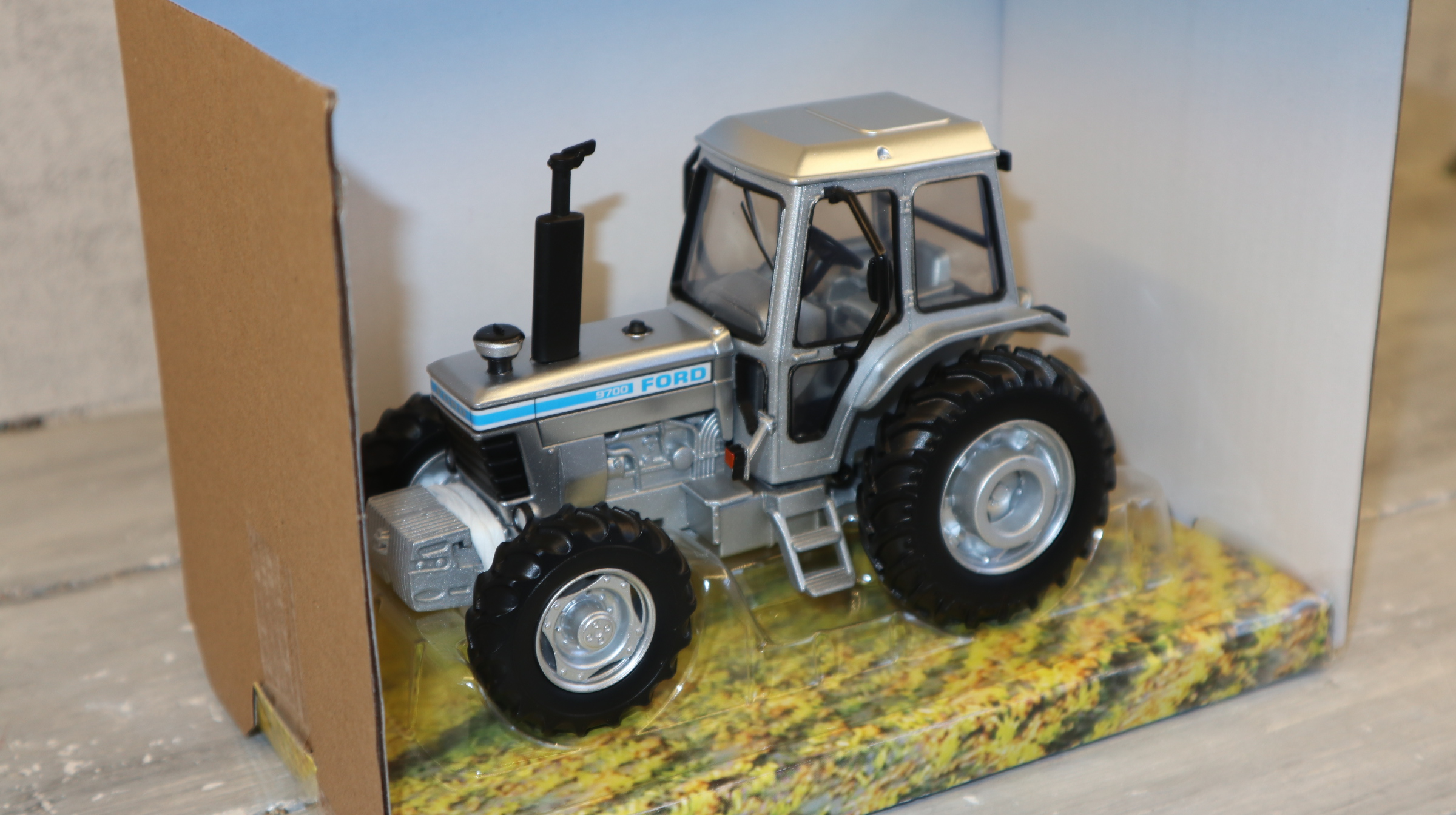 Britains 43410 in 1:32,  Ford 9700 4WD SILBER, nur 150 Modelle, NEU in OVP