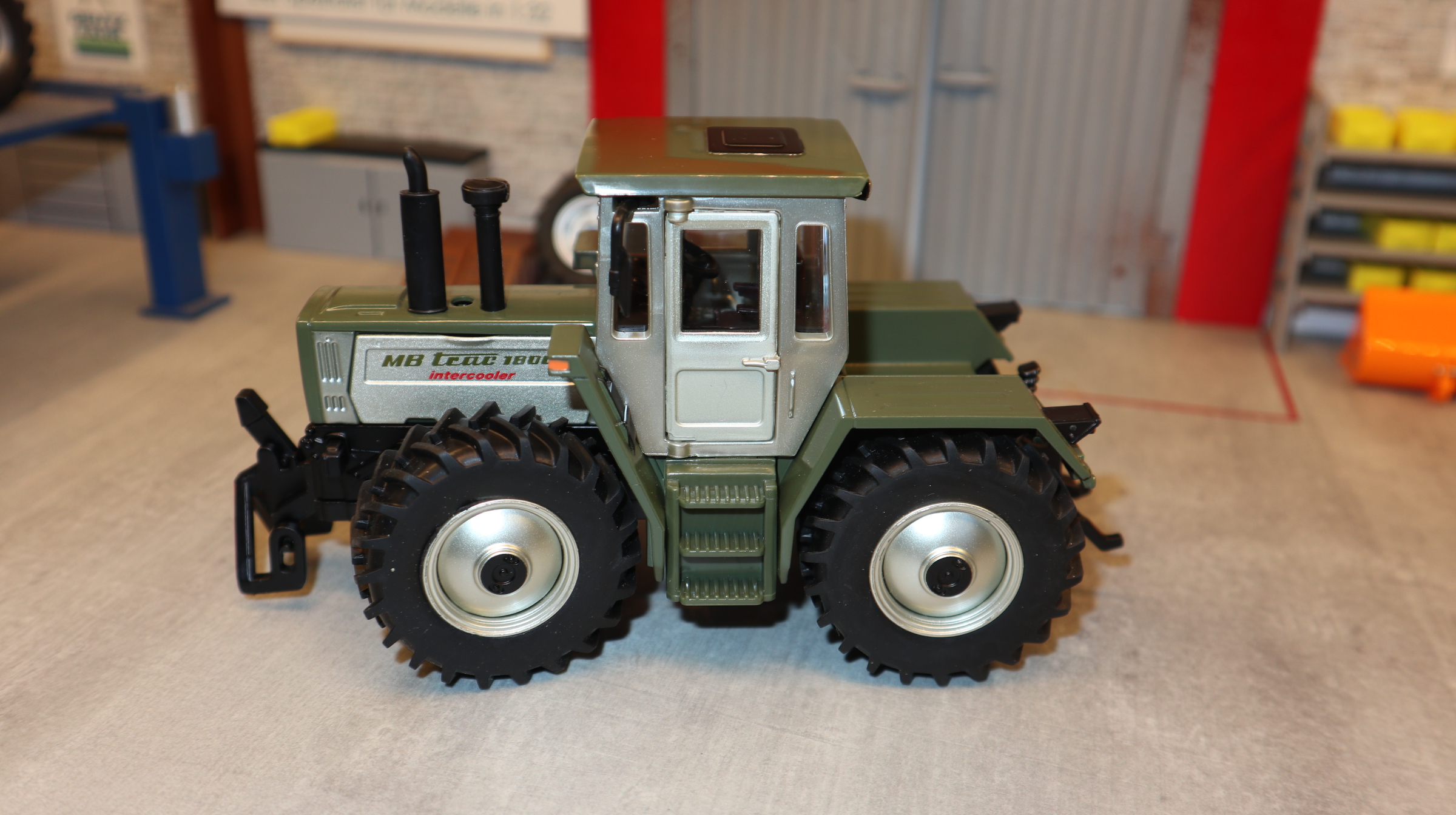 Siku 3478 in 1:32, MB-Trac 1800 silberdistel Modell 2026,  NEU in OVP