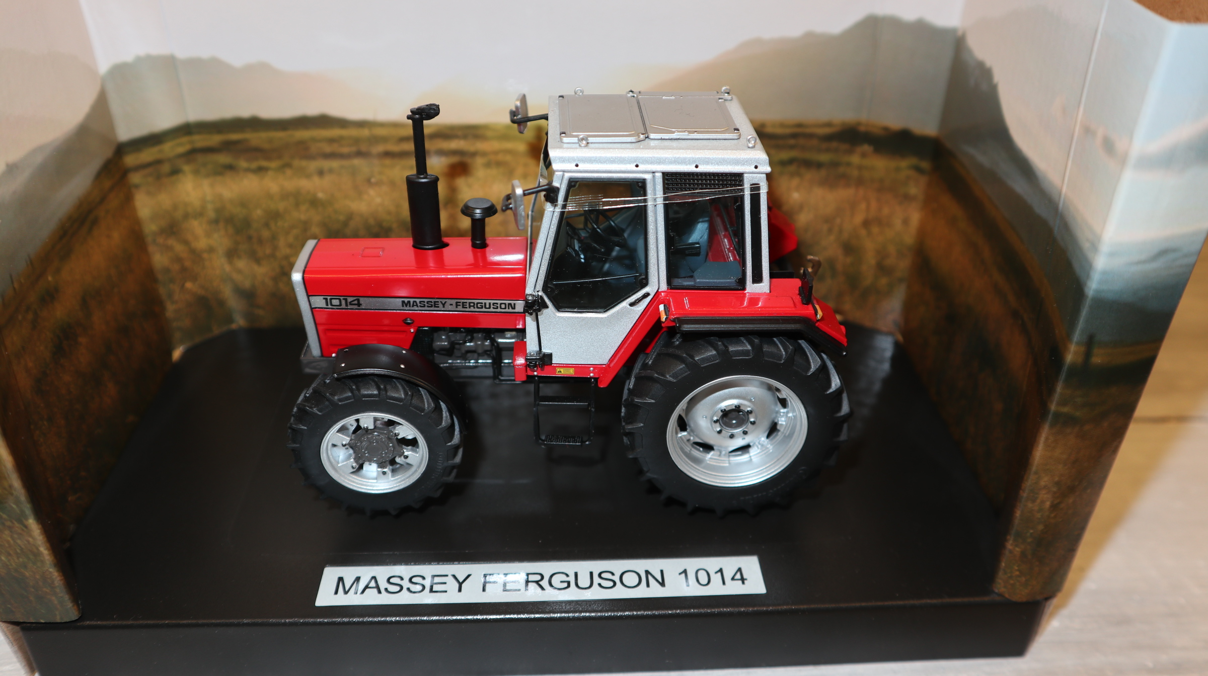 Weise Toys 1079 in 1:32, Massey Ferguson 1014 4WD, Version 2 NEU in OVP