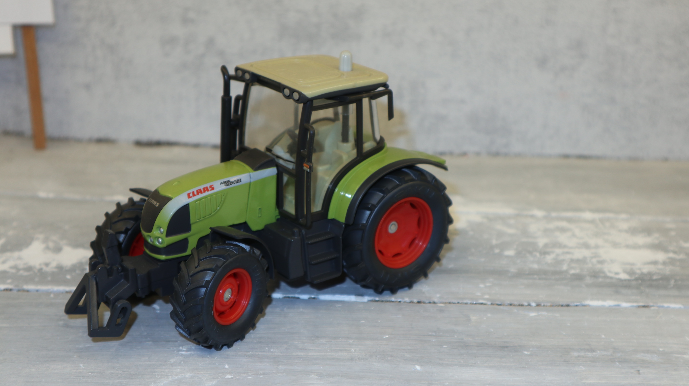 Siku 3256 in 1:32,  Claas Ares 697 ATZ, NEU in OVP