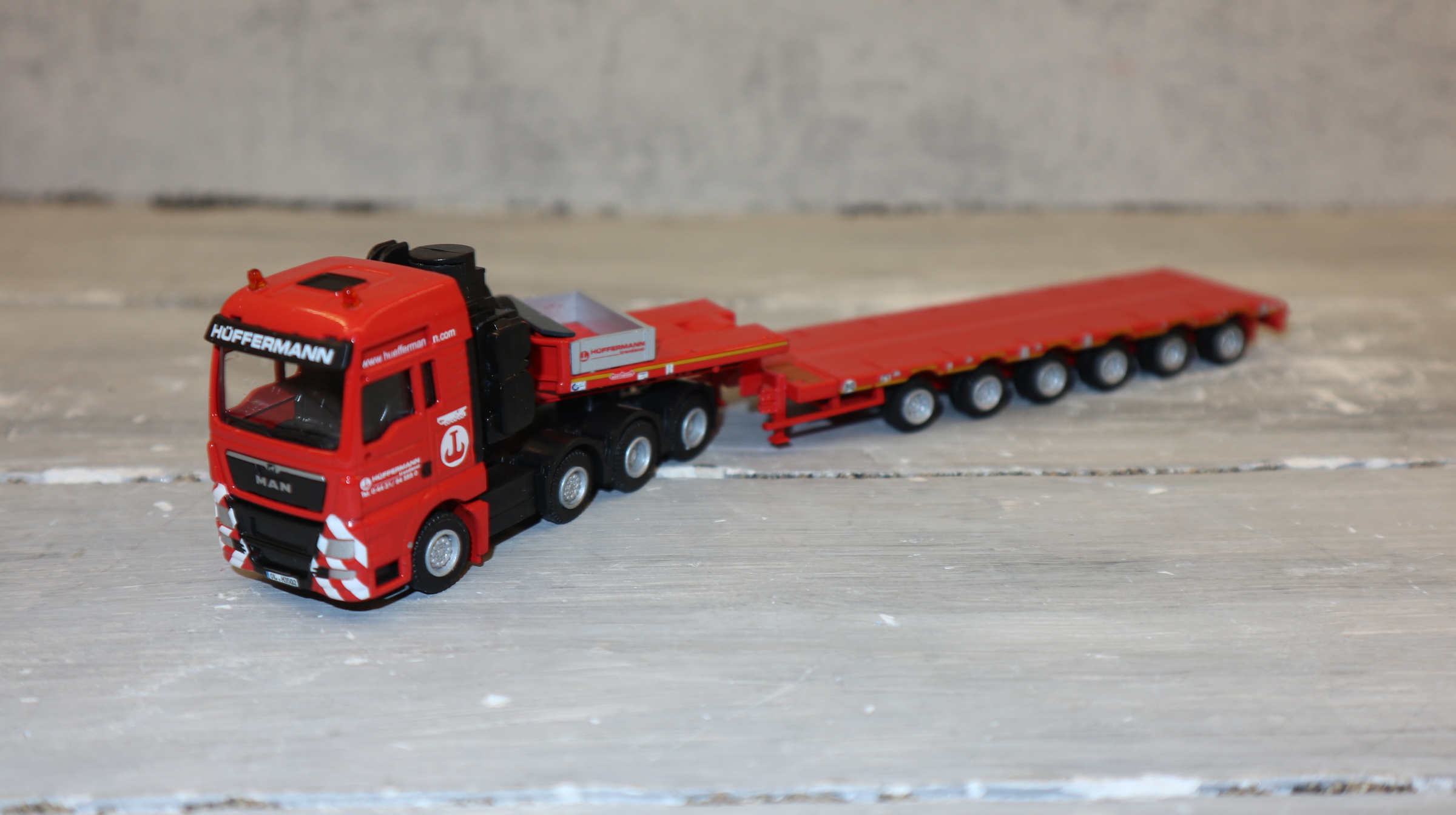 TEMA WSI 72-2062 in 1:87, Werbemodell Hüffermann 4-Achser mit 6-Achser Tiefbett, Neu in OVP