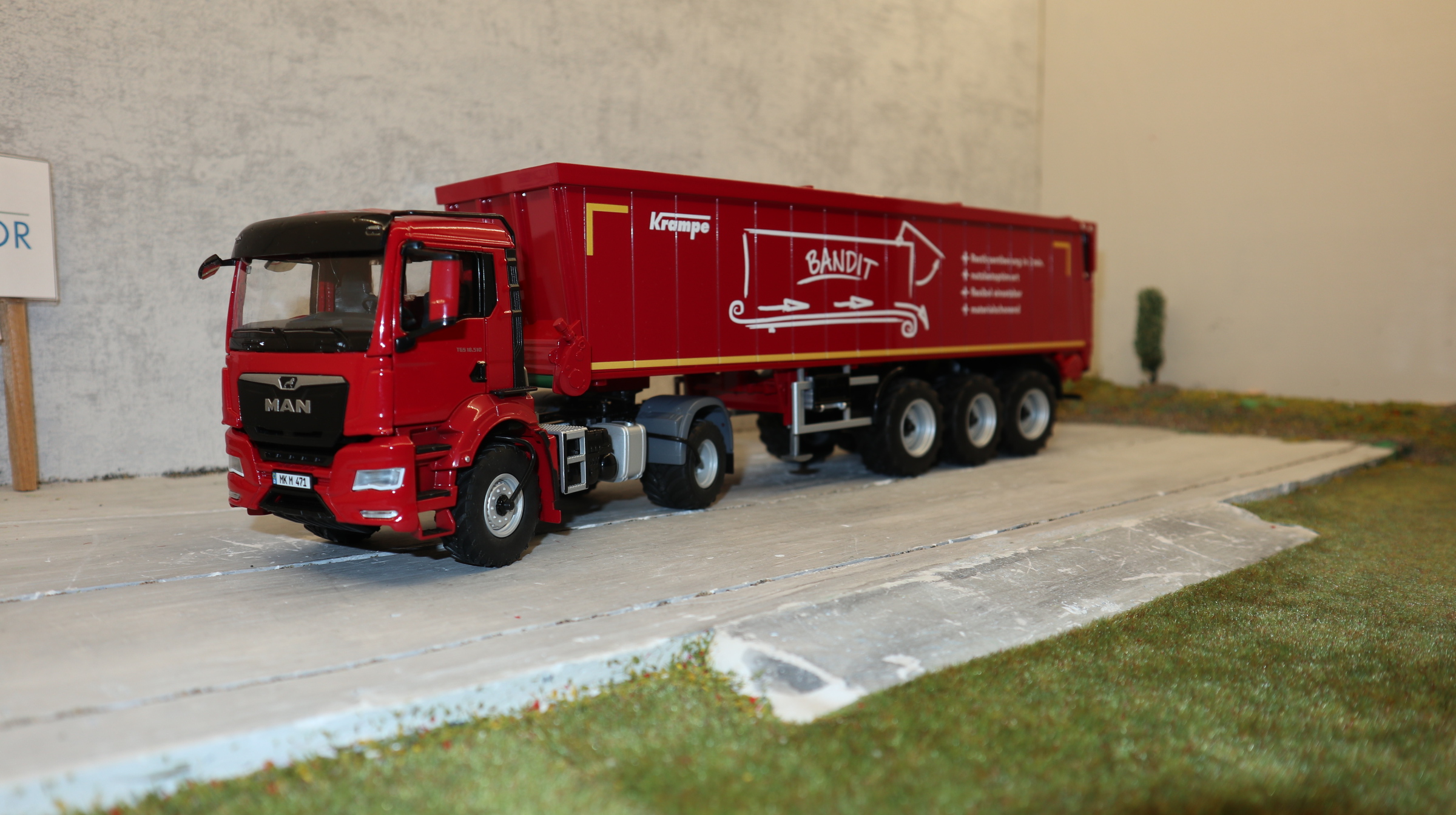 Wiking 077653  + 077657 in 1:32 als SET,  MAN TGS 18.510 ROT und Bandwagen ROT,  NEU in OVP