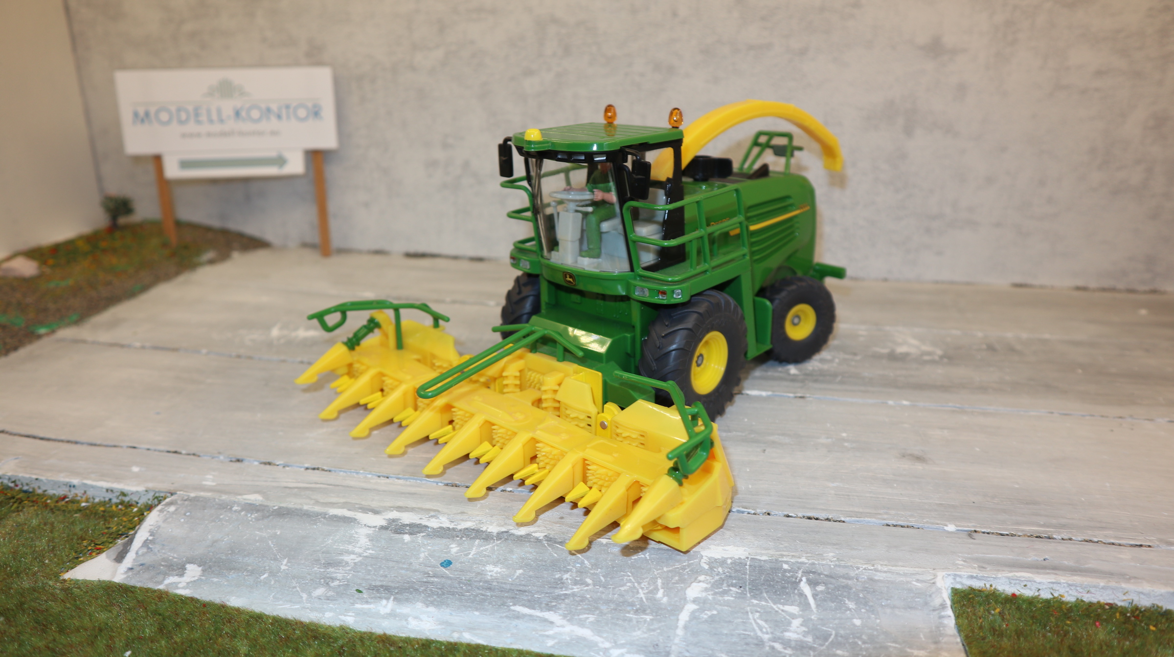 Siku 4056 in 1:32,  John Deere 7500 Maishäcksler , NEU in OVP