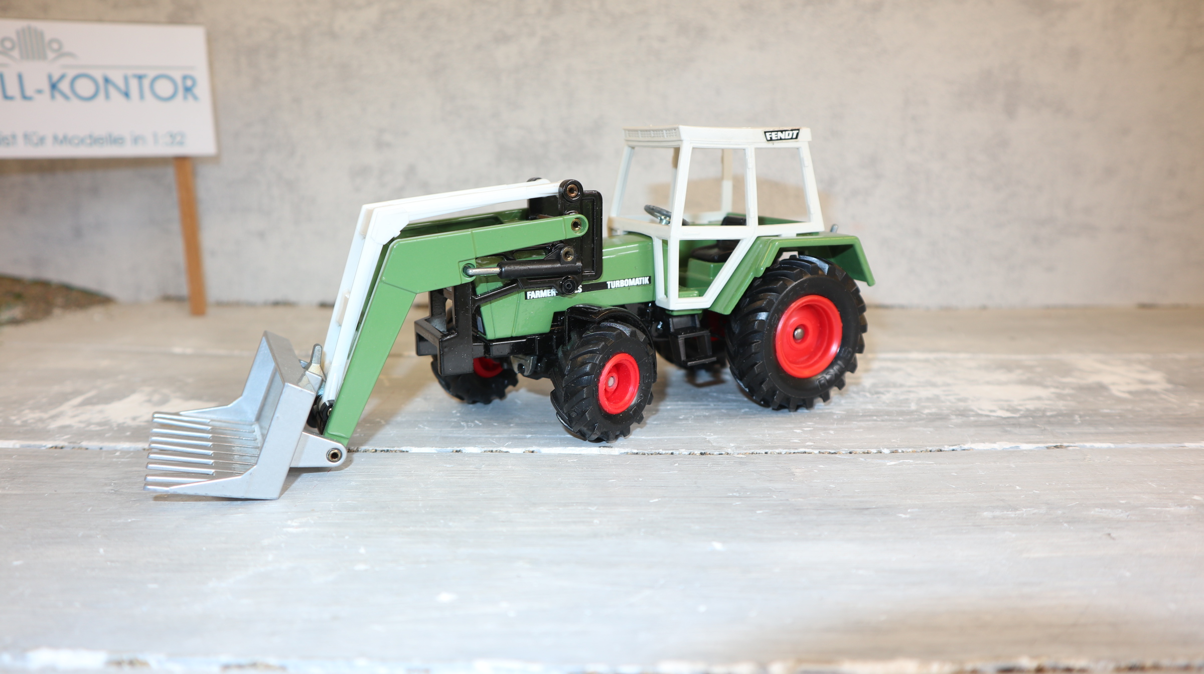 Siku 3450 in 1:32,  Fendt 308 LS mit Frontlader, NEU in OVP