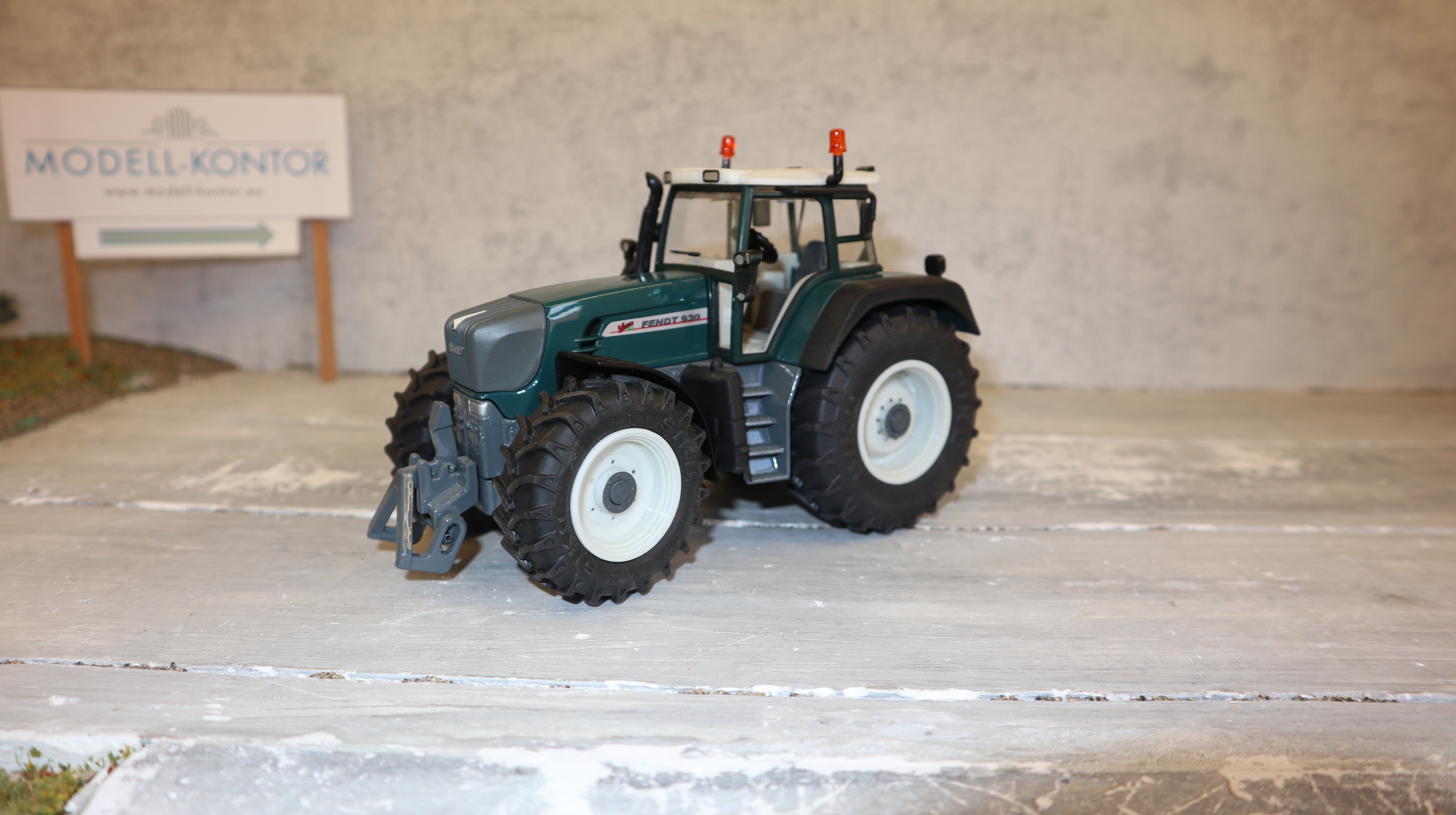 Siku 3254 in 1:32, Fendt 930 Vorführschlepper,  NEU in OVP