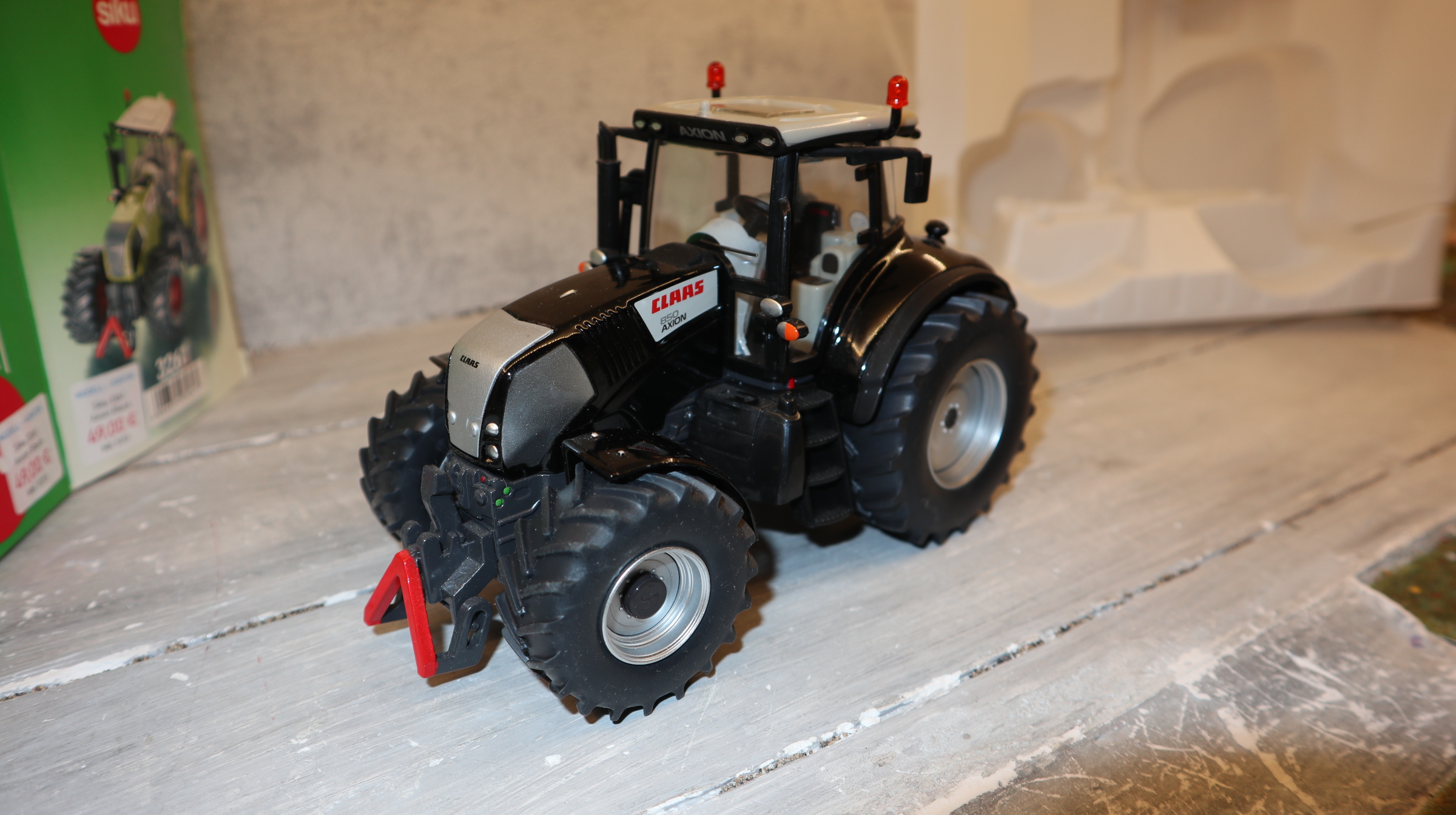 Siku 3261 in 1:32, Claas Axion 850 Blackline, NEU in OVP