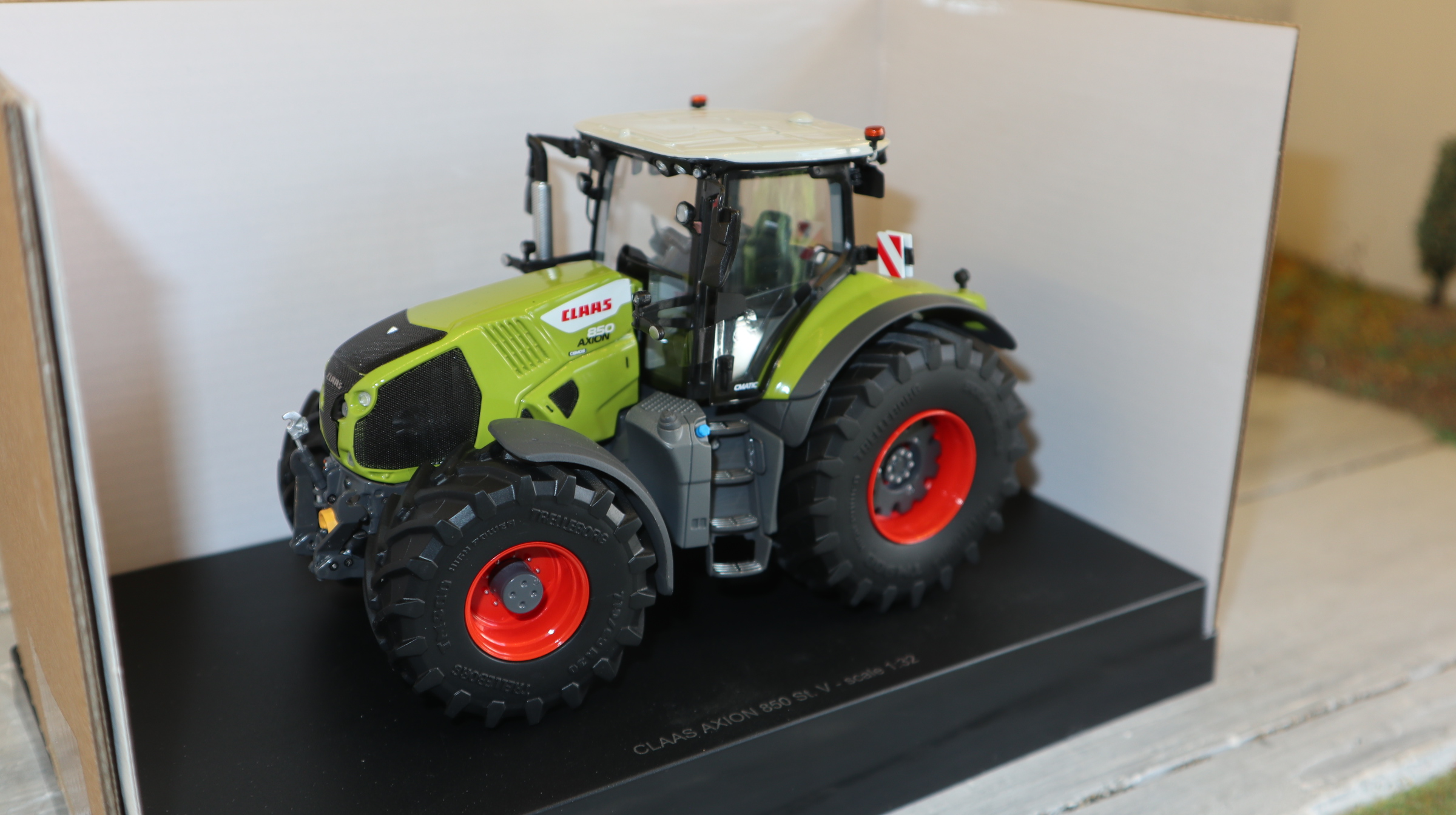 ROS 302297 in 1:32, Claas Axion 850 mit Trelleborg Reifen, NEU in OVP