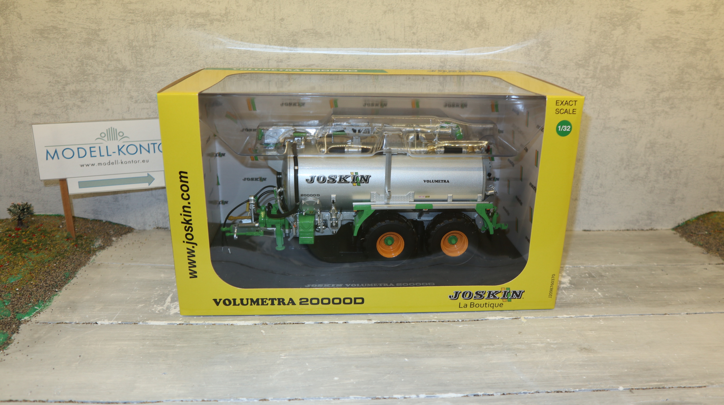 Universal Hobbies UH 6628 in 1:32, JOSKIN Volumetra 20000D silber-grün, NEU in OVP