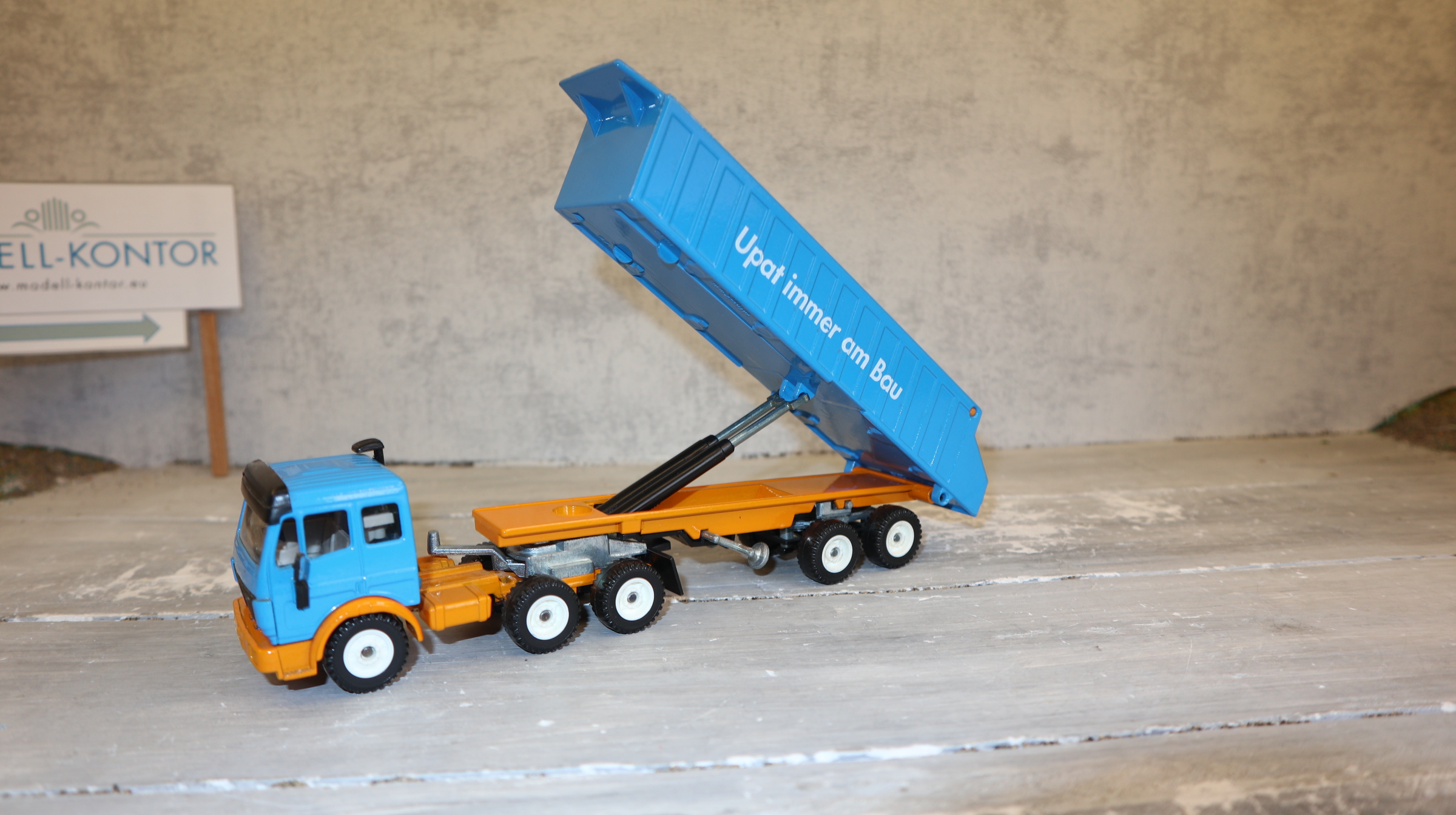 Siku 2919 in 1:55, Sattelkipper UPAT MB SK hellblau orange, NEU in OVP