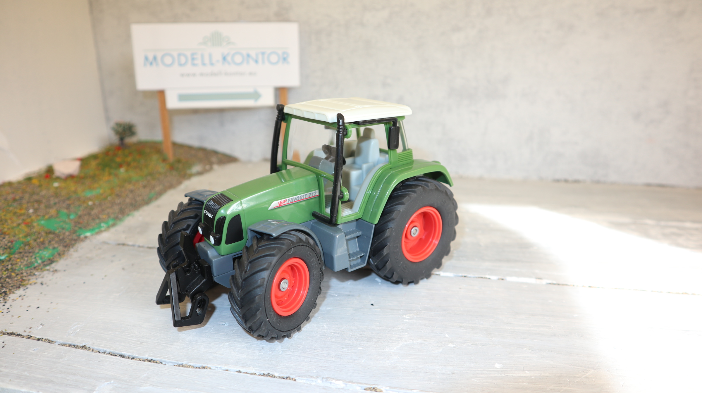 Siku 2965 in 1:32, Fendt Favorit 712 NICHT 716 resedagrün , NEU ohne OVP 