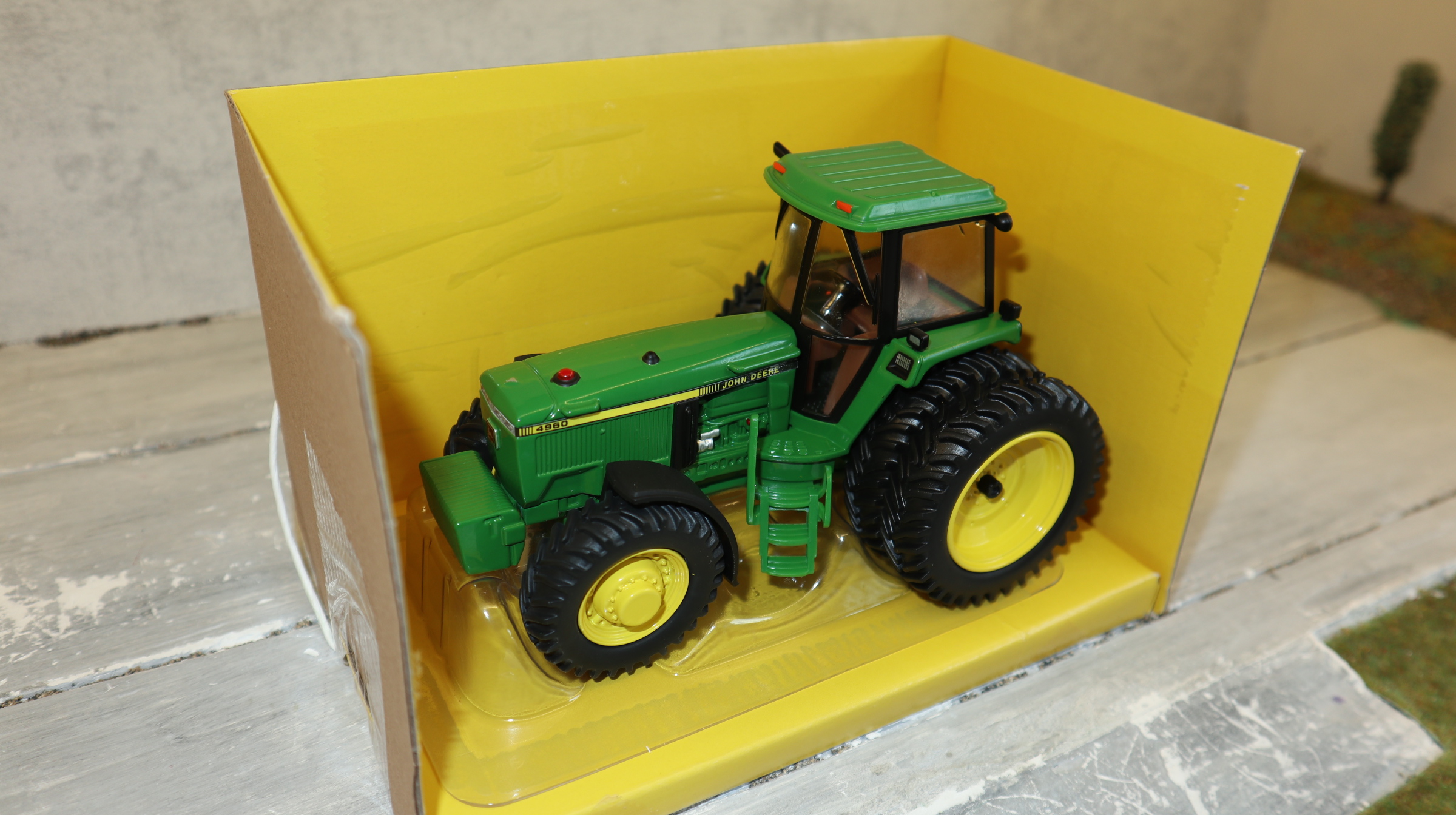 Britains Prestige 43383 in 1:32,  John Deere 4960 Zwillingsreifen HA ,  NEU in OVP