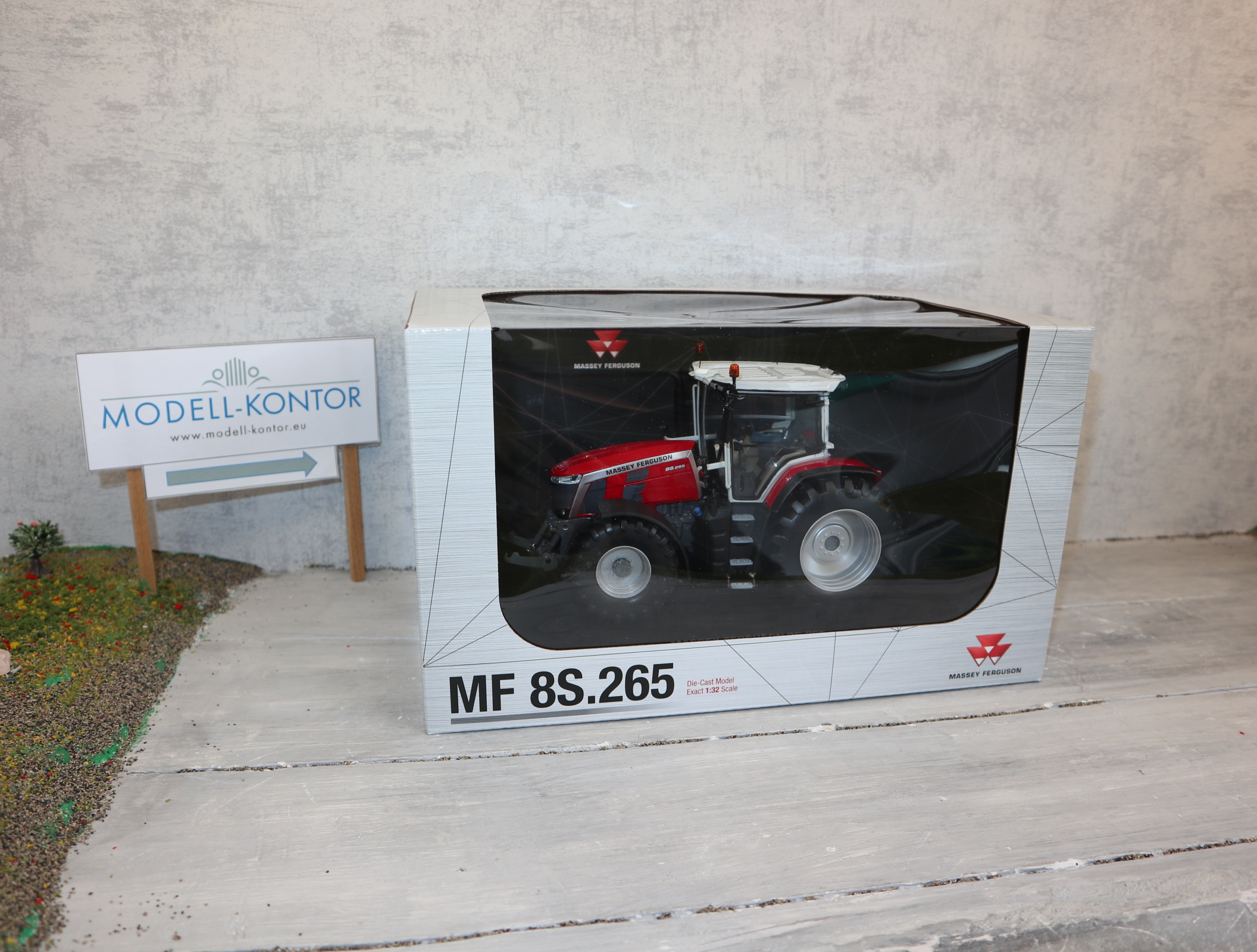 Universal Hobbies UH 6262 in 1:32 Massey Ferguson 8S.265, NEU in OVP