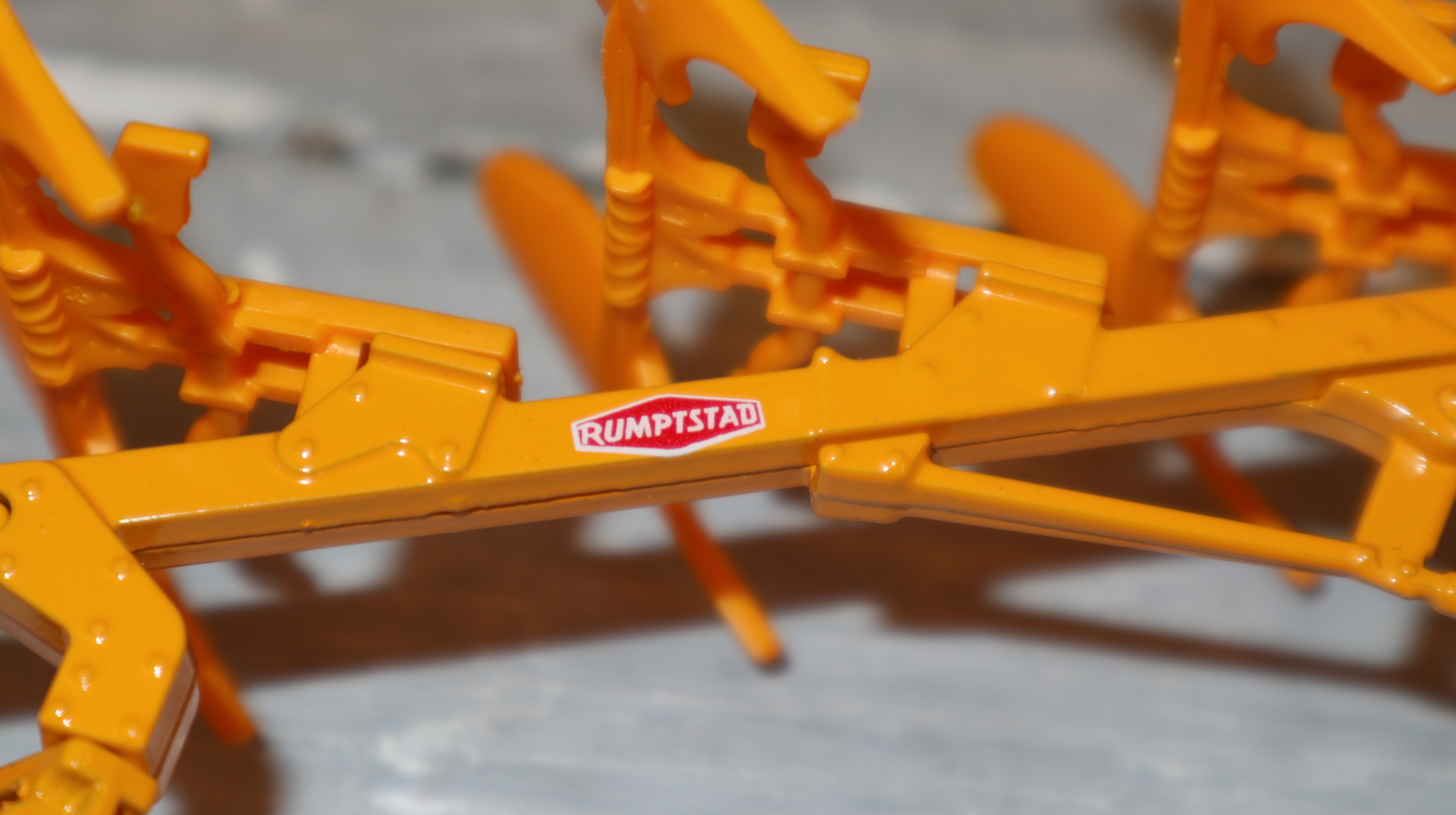 Siku 2051 in 1:32,  Volldrehpflug gelb RUMPSTAD, NEU in OVP