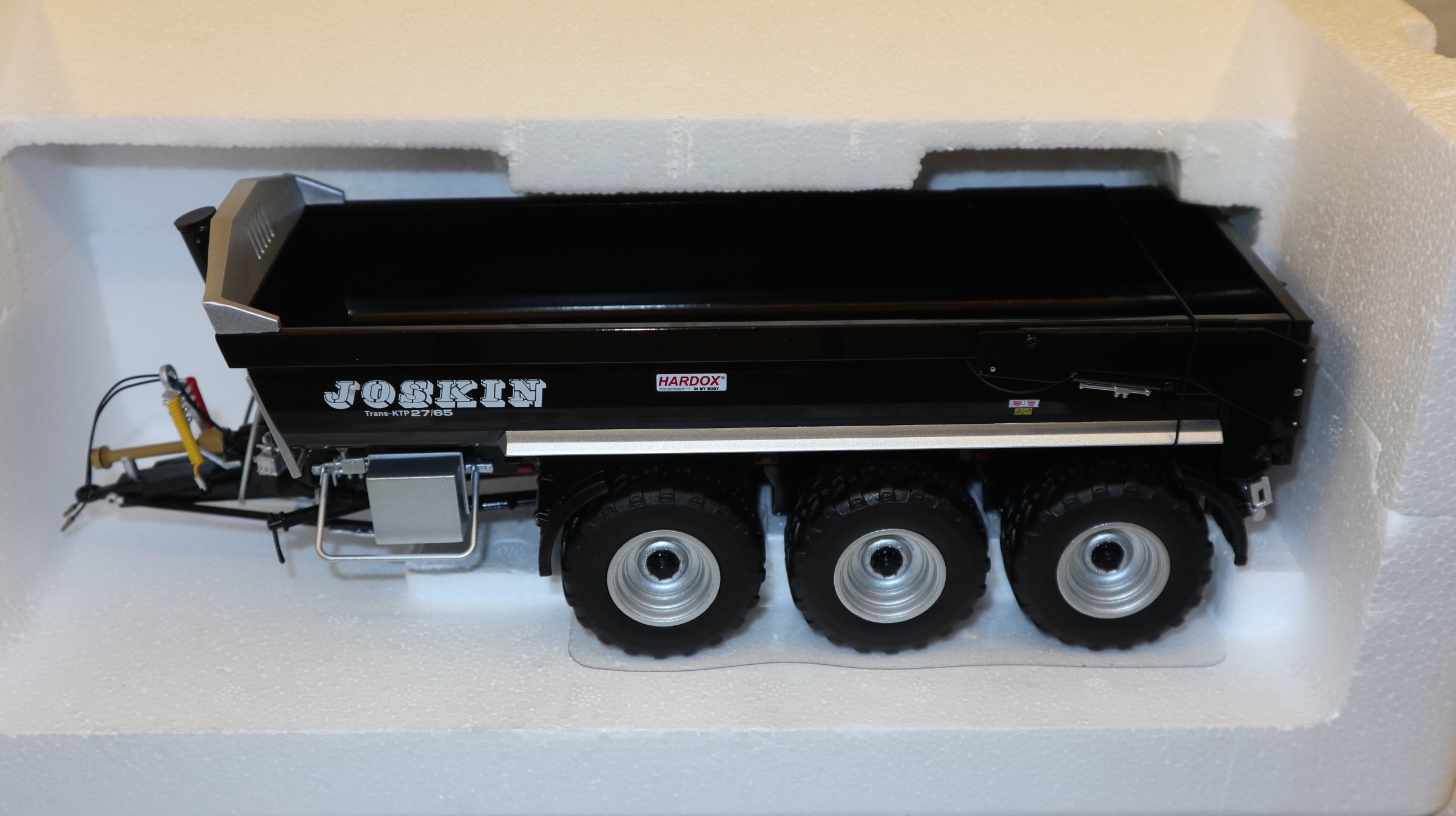 Universal Hobbies UH 6798 in 1:32, Joskin Trans-KTP 27-65, Black Edition,  NEU in OVP