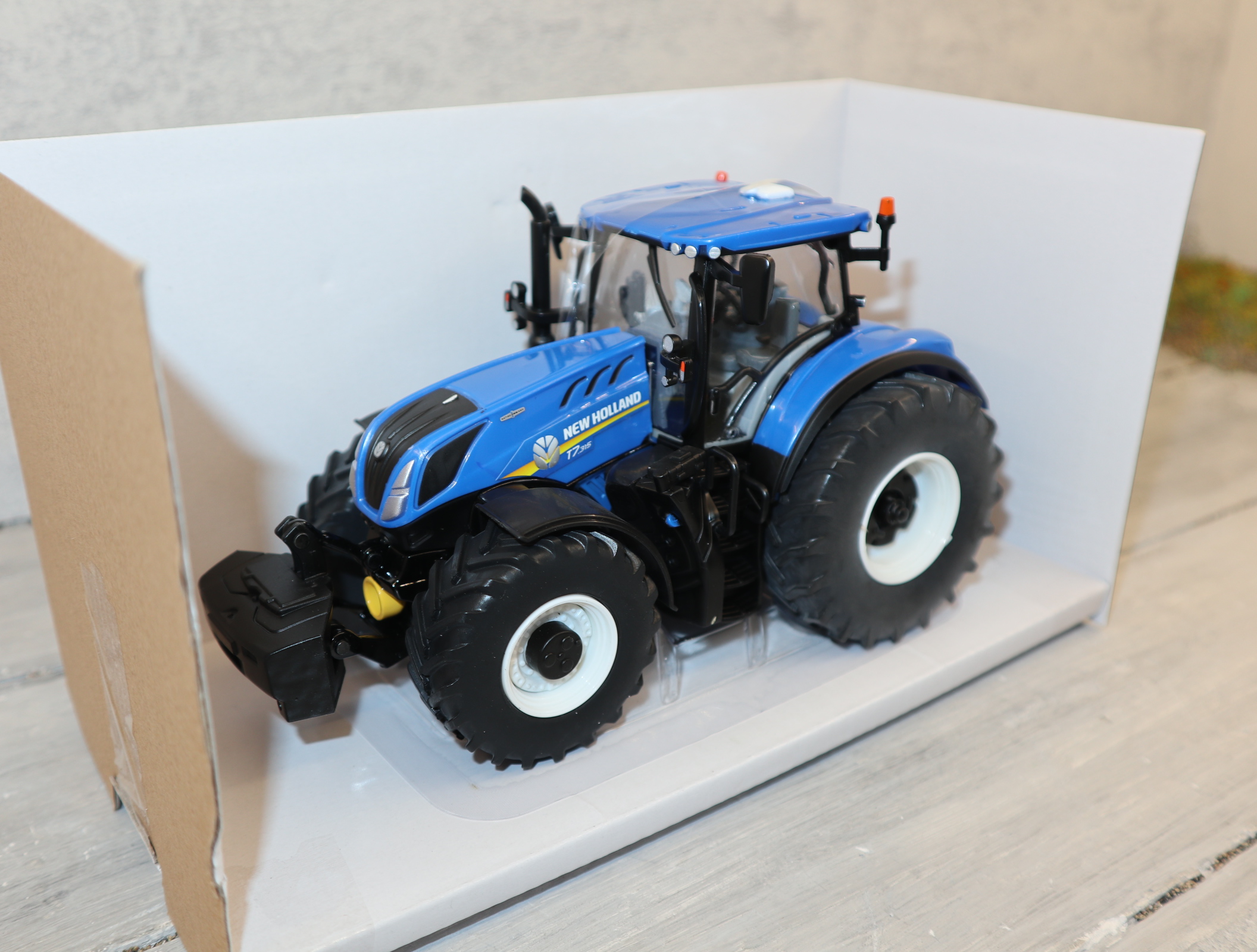 Britains 43149 in 1:32 New Holland T7.315, NEU in OVP