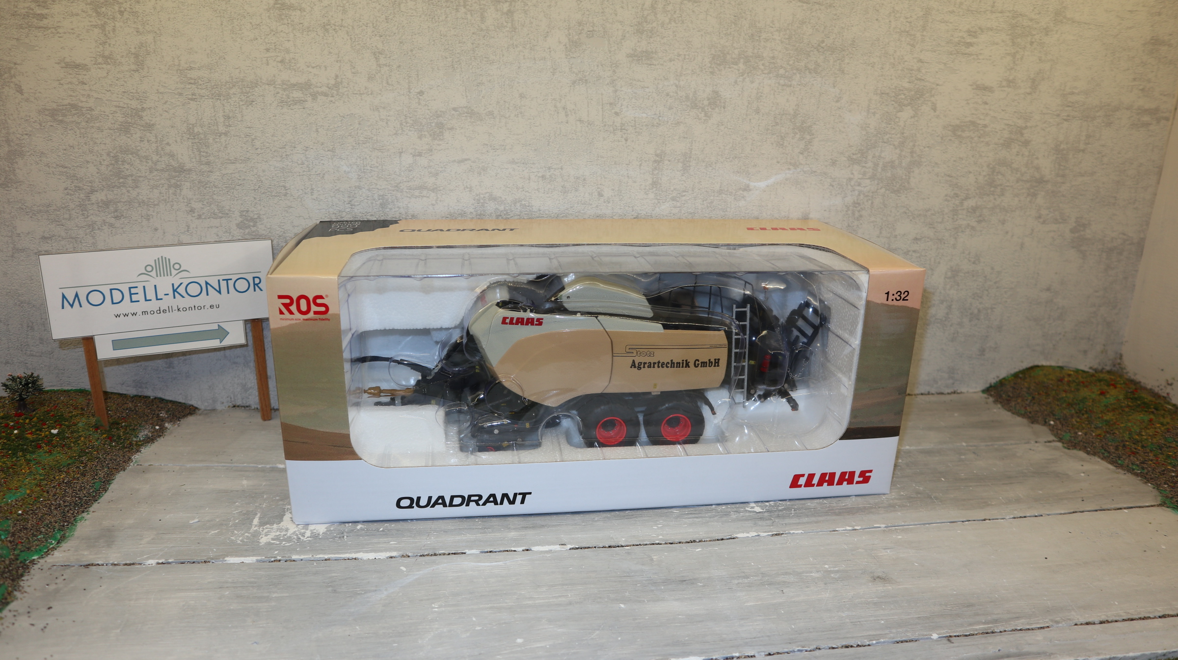 ROS  601895 in 1:32, Claas Quadrant 5300 STOTZ , NEU in OVP