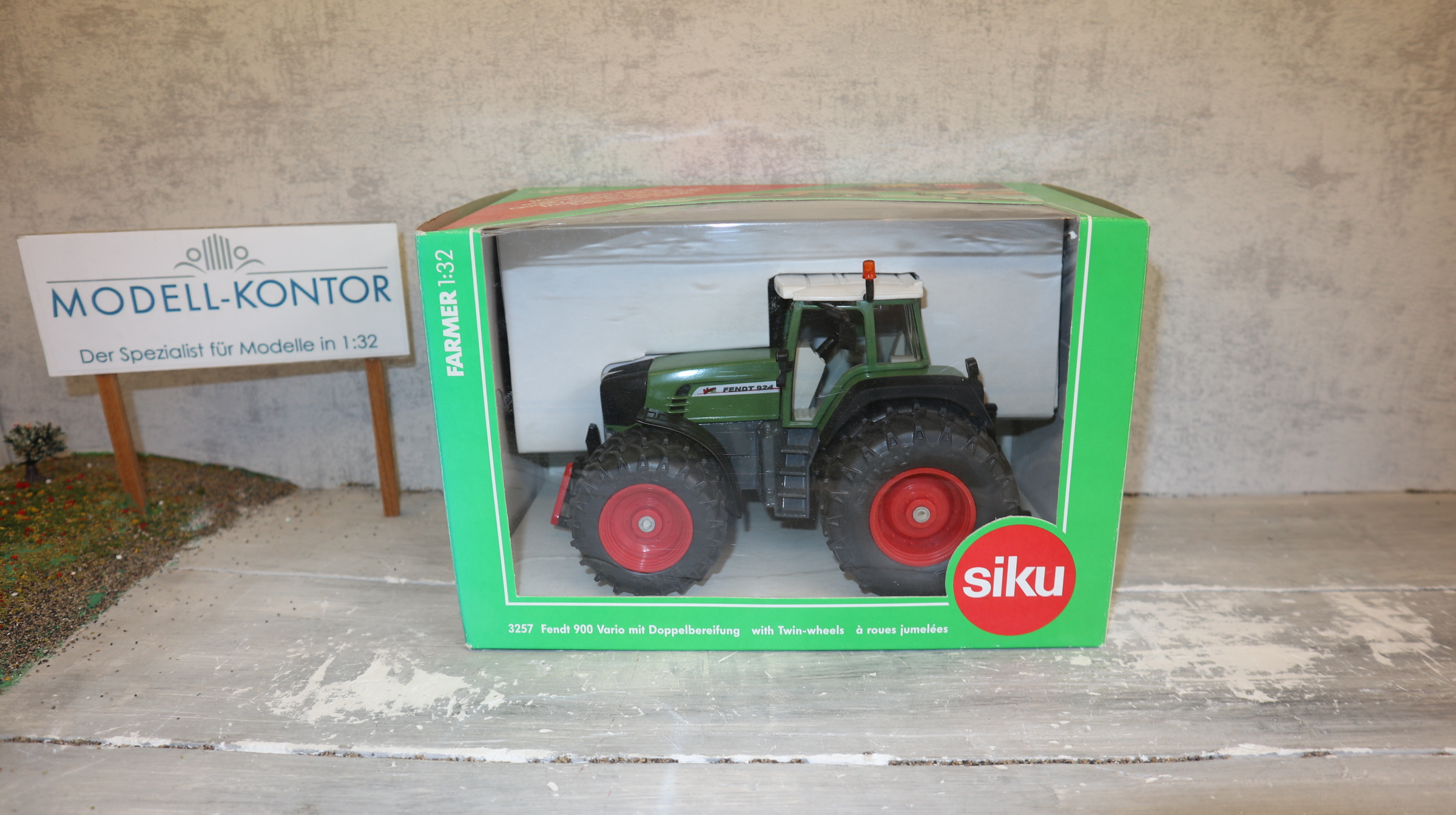 Siku 3257 in 1:32, Fendt 924 Zwillingsreifen, NEU in OVP
