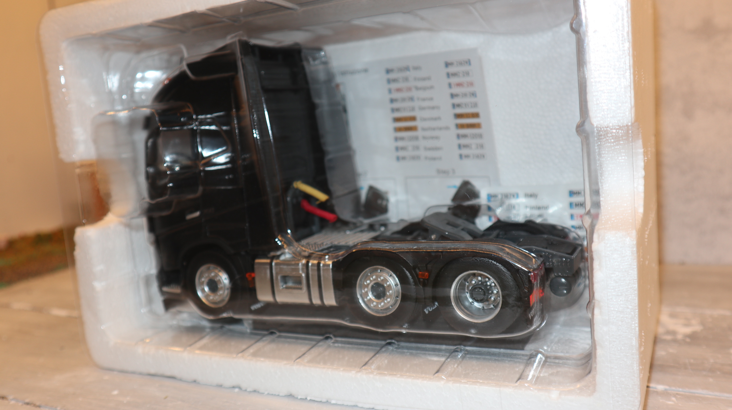 MarGe 1811-02 in 1:32, VOLVO FH 16 als 6x2 SZM, NEU in OVP