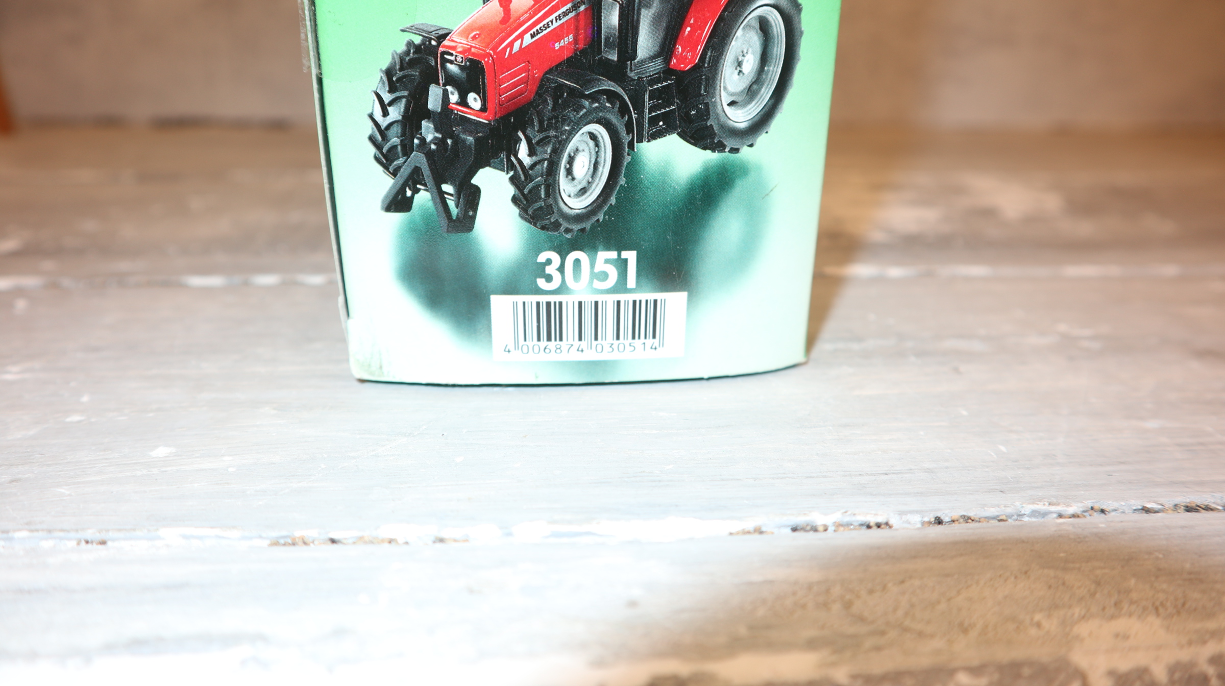 Siku 3051 in 1:32, Massey Ferguson 5470 orange Sondermodell, NEU in OVP