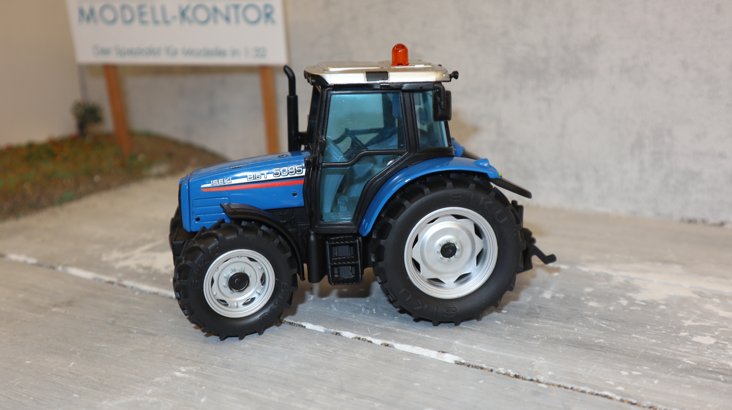 Siku 3051 in 1:32, ISEKI Big T 5095 aus Japan, NEU in OVP