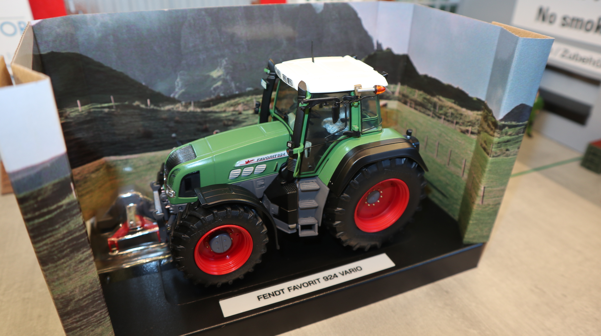 Weise Toys 1067 in 1:32, Fendt Favorit 924 Gen. 2, NEU in OVP