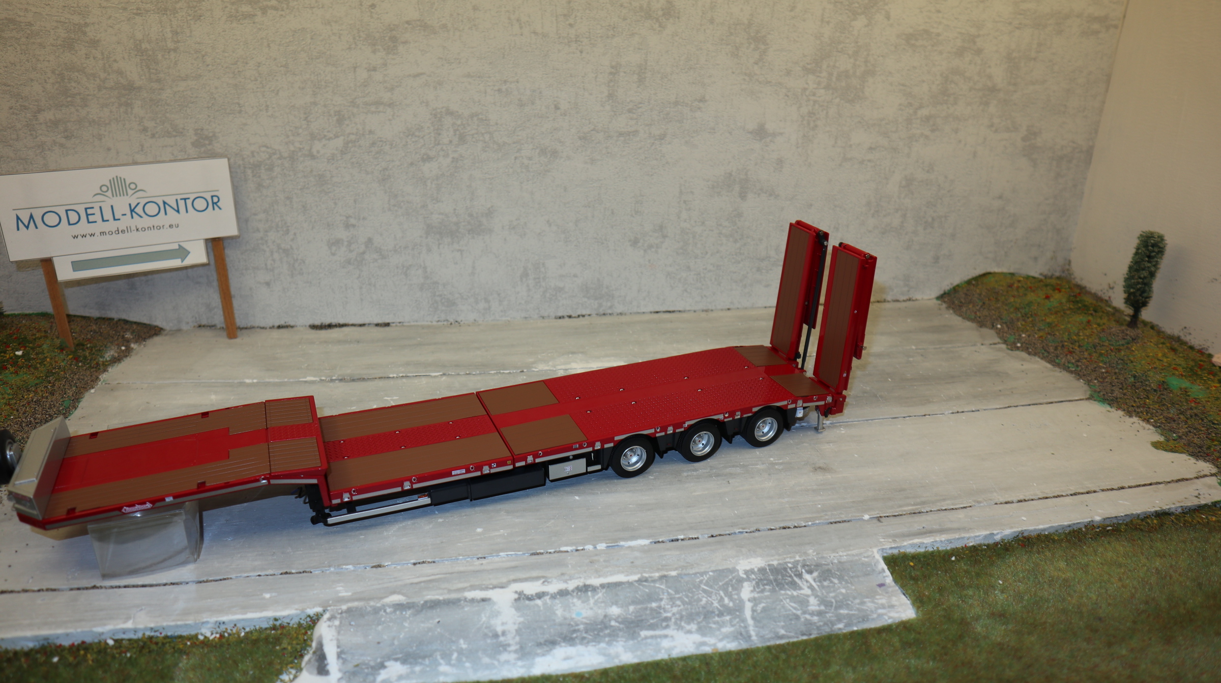 MarGe 1812-01 in 1:32, Nooteboom MCOS 48-03 Semi Tieflader ROT mit Holz-Auflagen, NEU in OVP