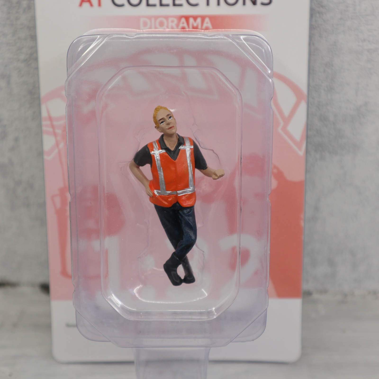 AT Collections AT32147 in 1:32  "Bauarbeiter lehnt sich an" NEU in OVP