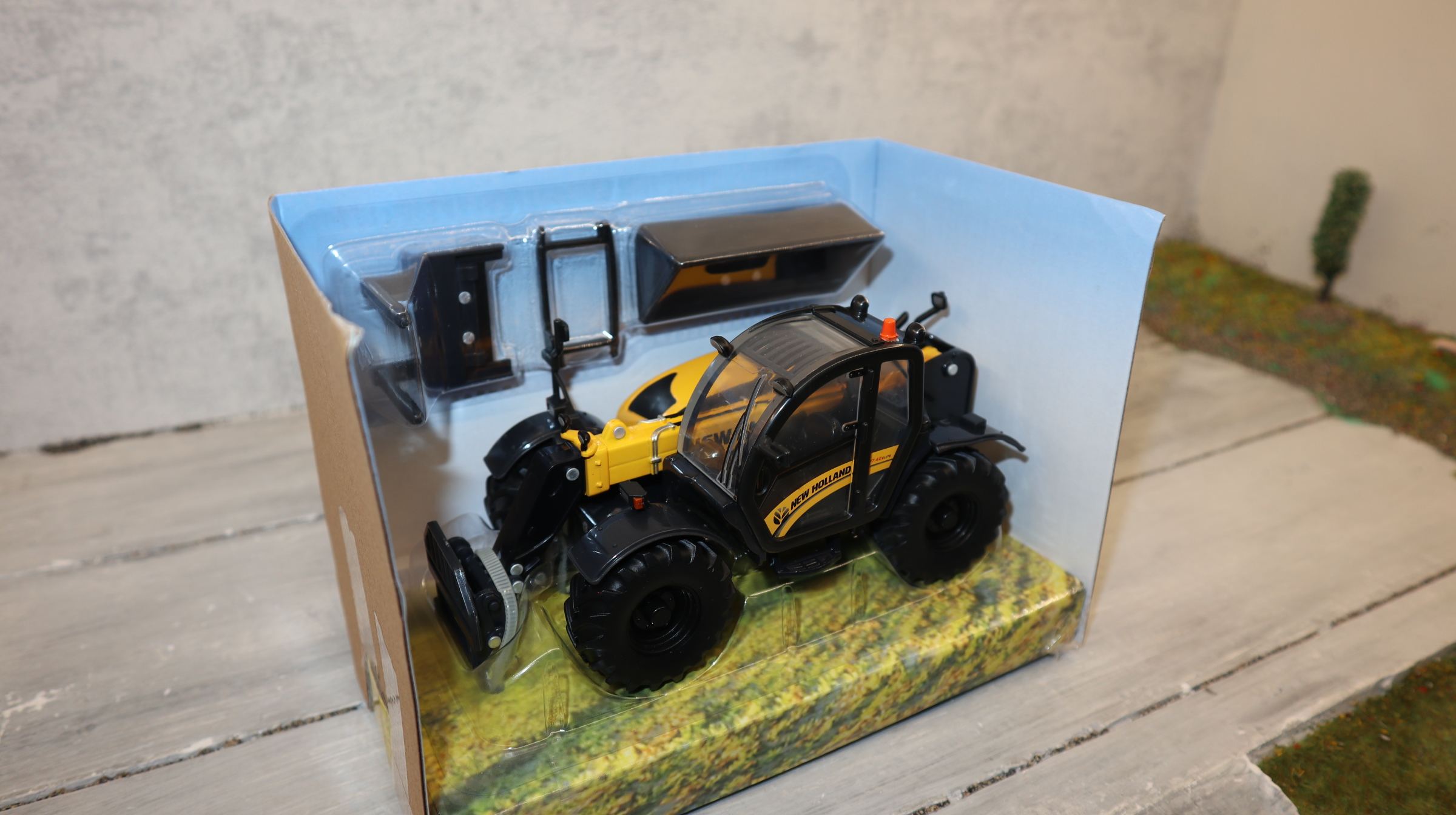 Britains 43263 in 1:32 New Holland TH7.42 Teleskop-Radlader,  NEU in OVP