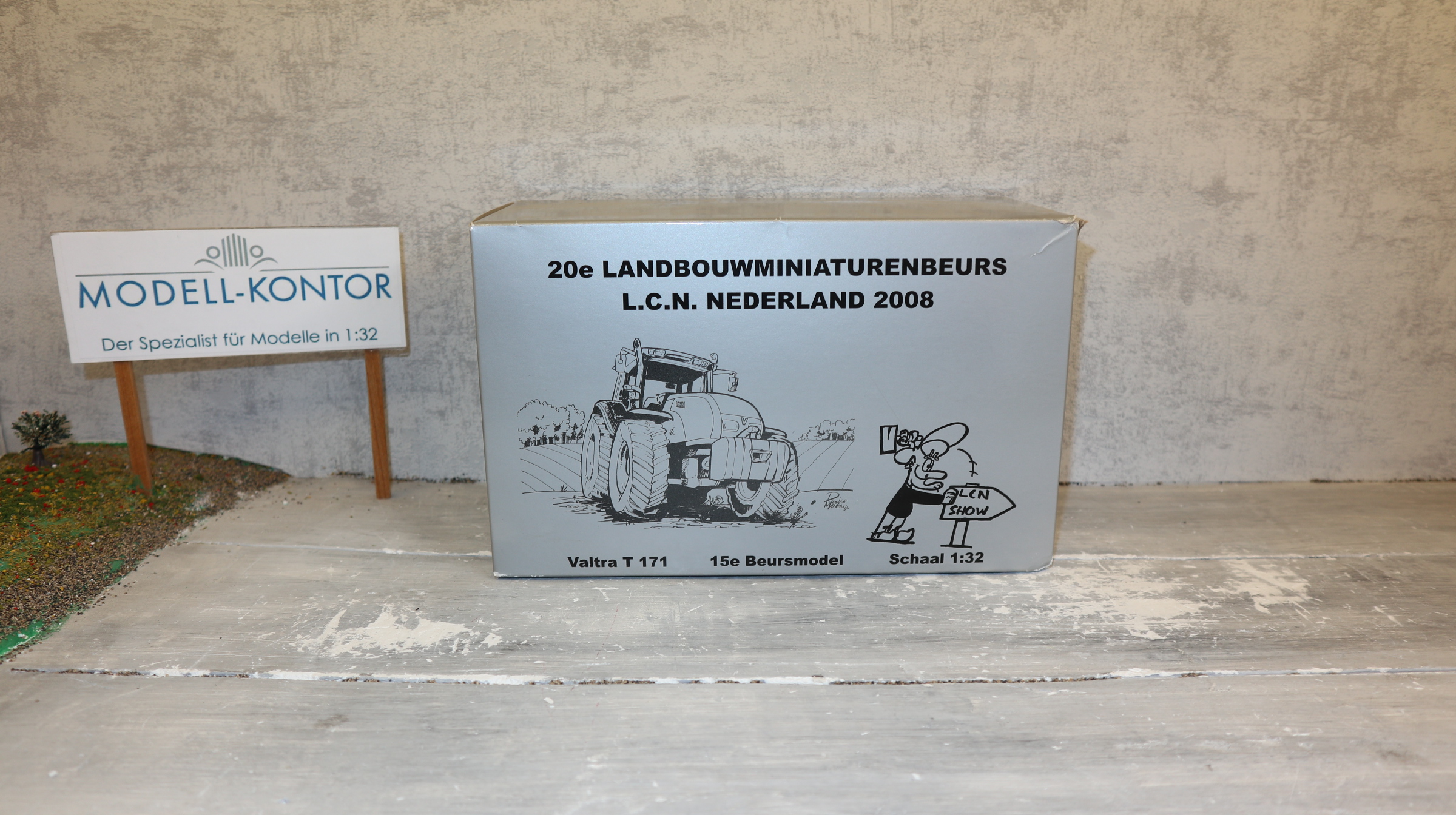 Siku 3268 in 1:32, Valtra T171 LCN 2008 Zwolle, NEU in OVP