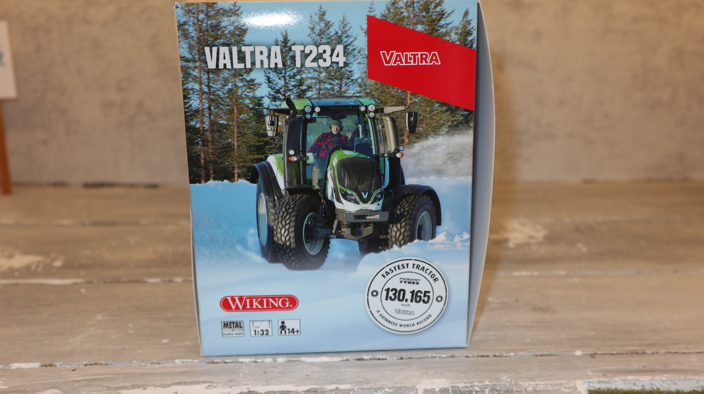 Wiking 077814 in 1:32, VALTRA T234 weiß-grün Weltrekord, NEU in OVP