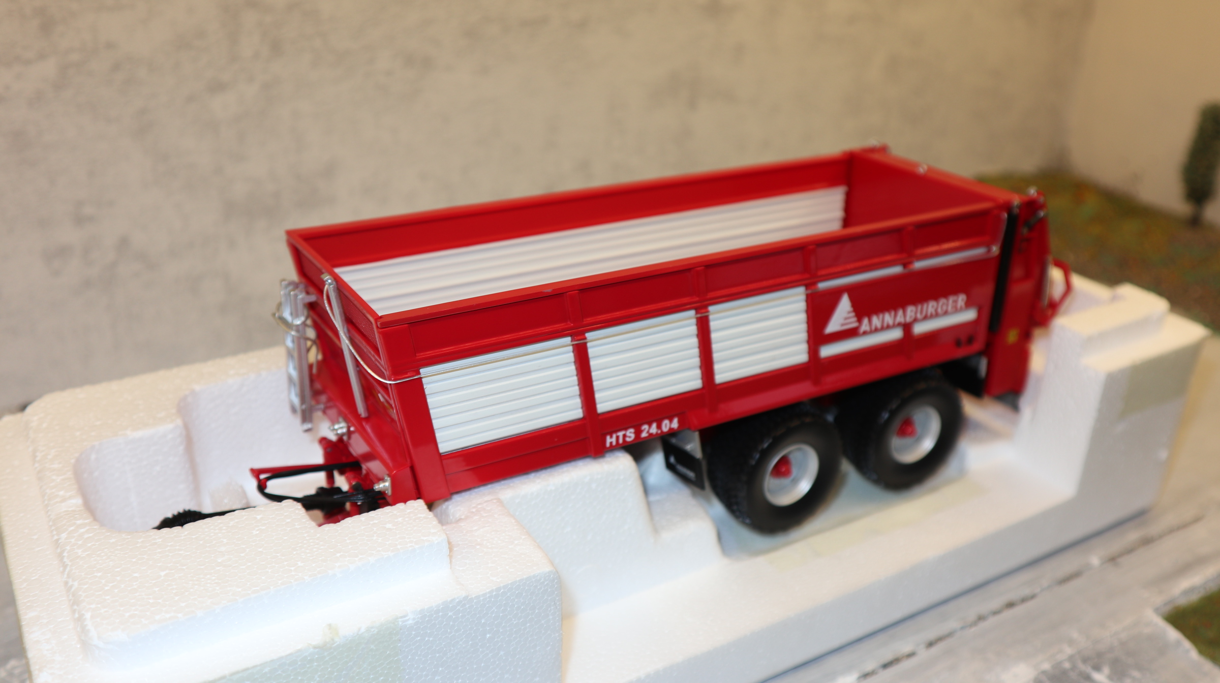 ROS  602304 in 1:32  Streuer Annaburger HTS 24.04 , NEU in OVP