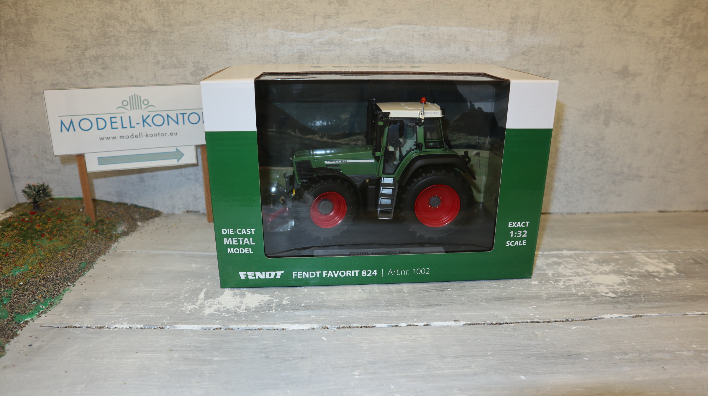 Weise Toys 1002 in 1:32, Fendt Favorit 824, NEU in OVP