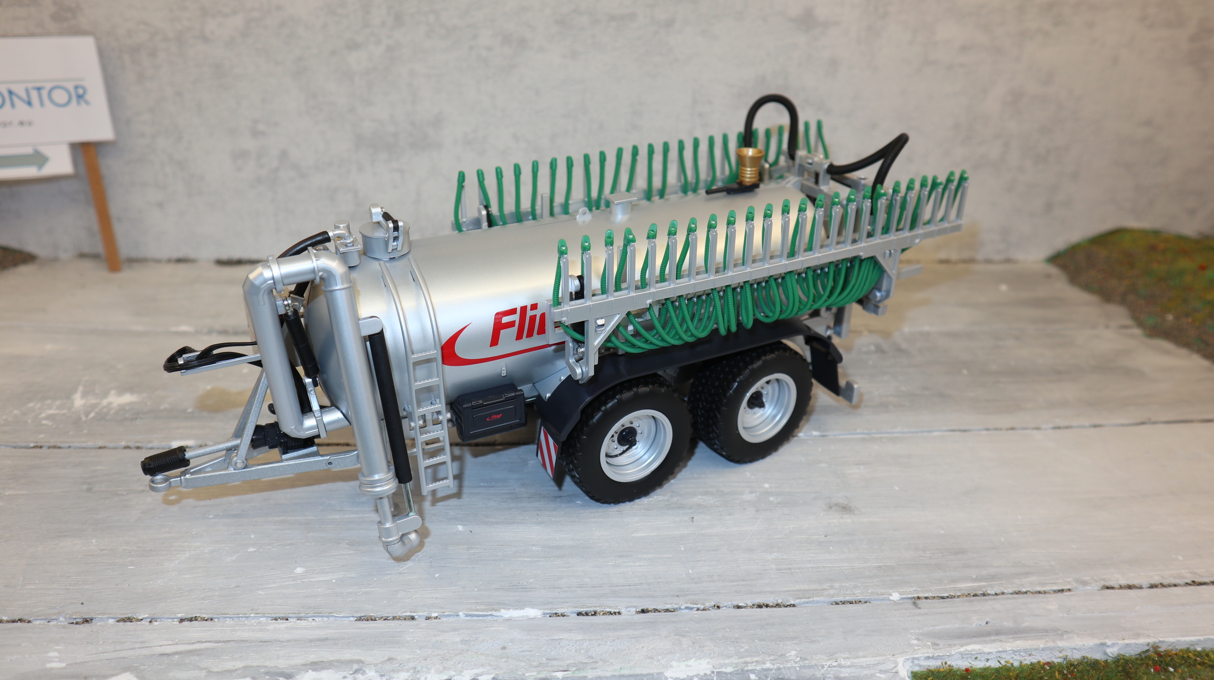 WIKING 077337 in 1:32, Fliegl Vakuumfasswagen VFW 18000 , NEU in OVP