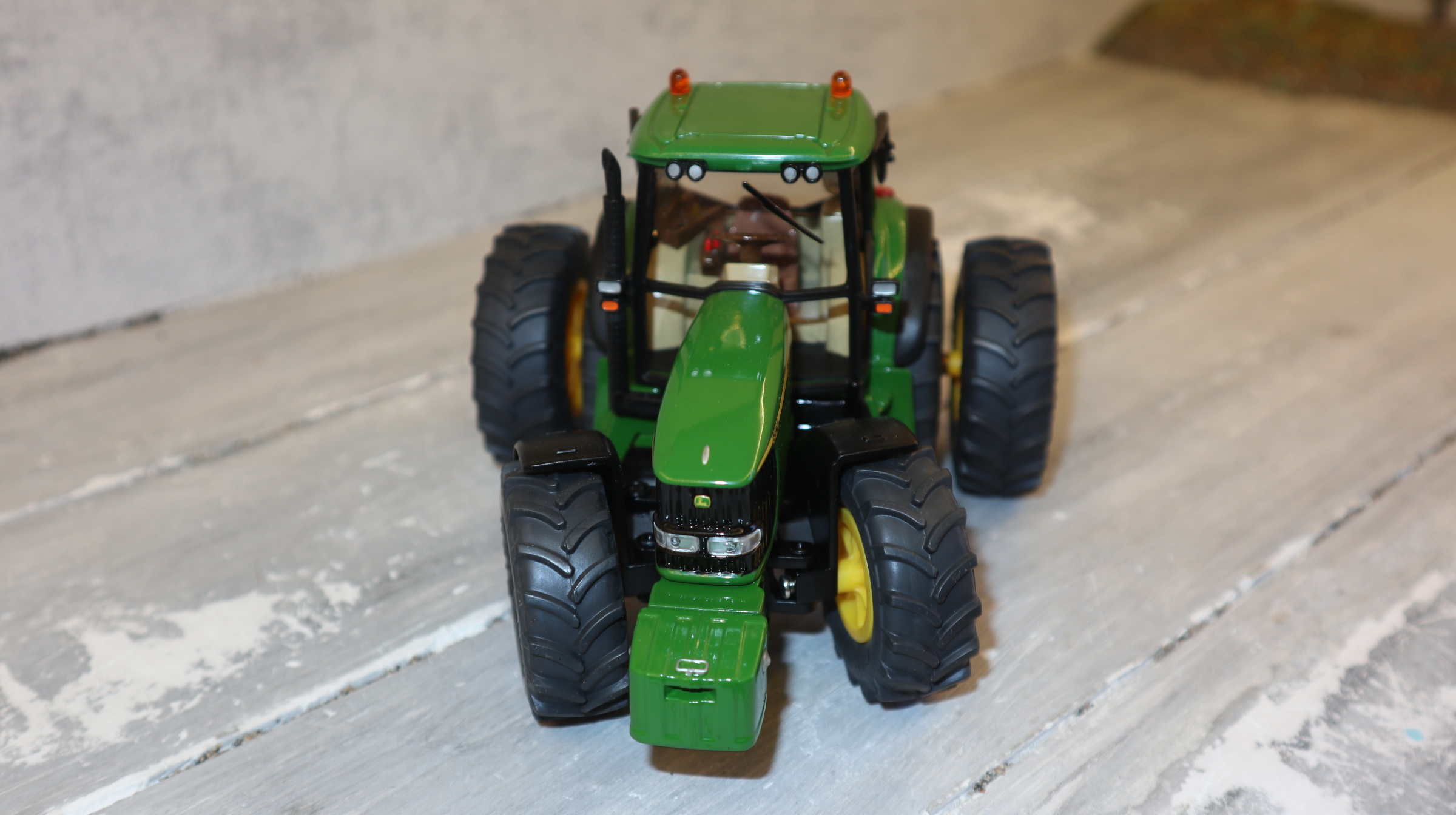 Siku 3652 in 1:32, John Deere 6820 mit Zwillingsreifen, LCN 2003, NEU in OVP