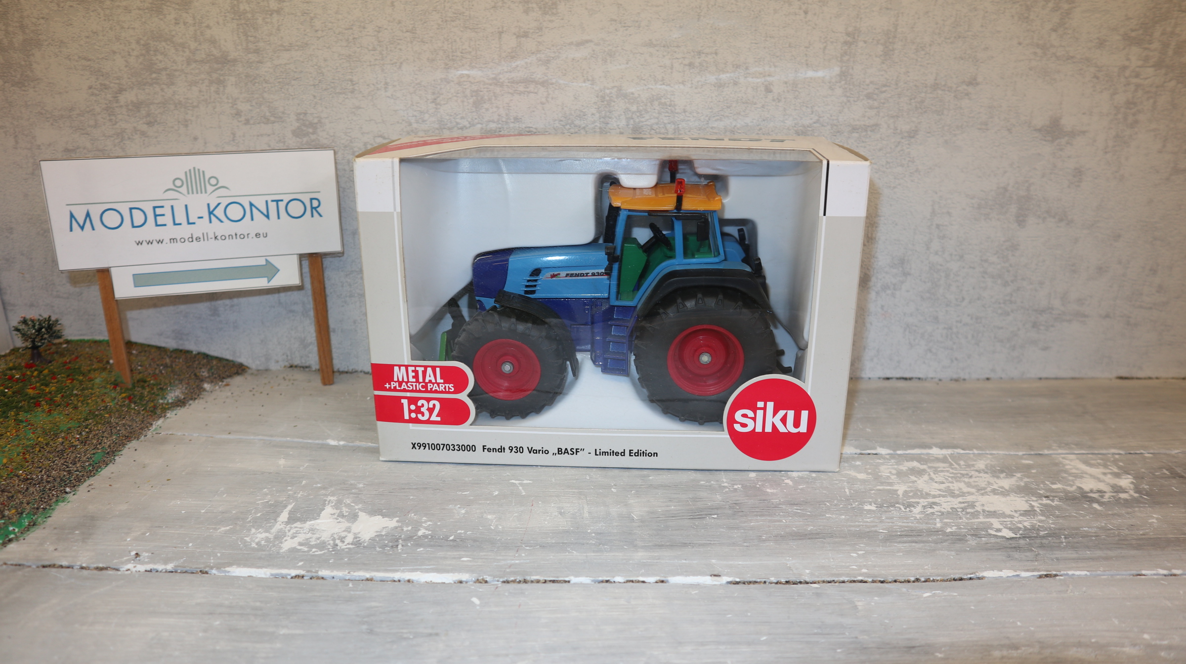 Siku 3254 in 1:32, Fendt 930 BASF Werbemodell direkt Fendt,  NEU in OVP