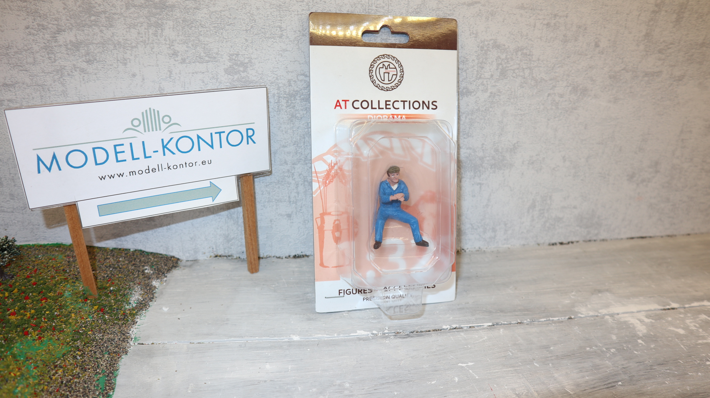AT Collections AT32140 in 1:32,  Figur "Erik Treckerfahrer" NEU in OVP
