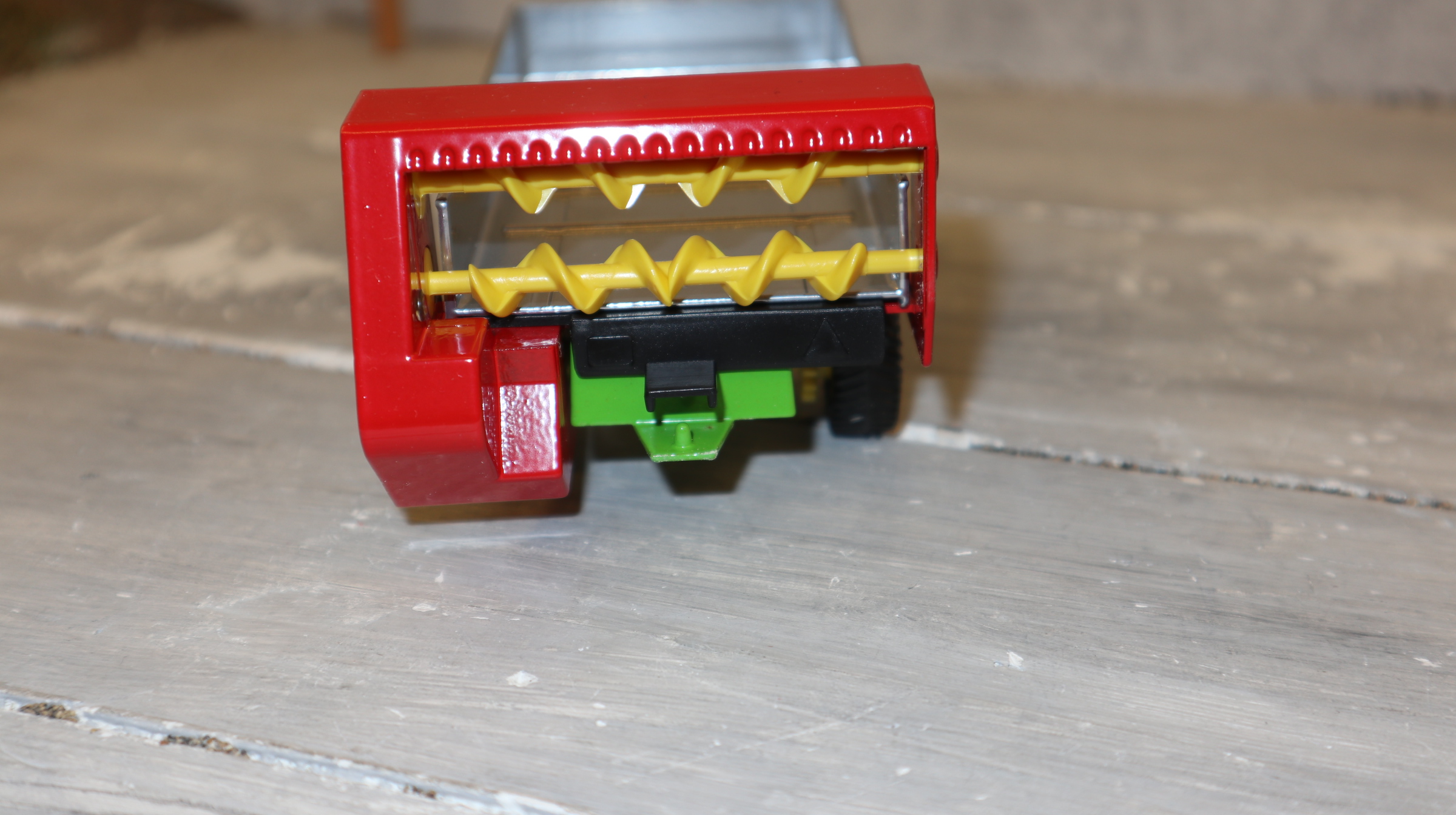 Siku 2553 in 1:32, Dungstreuer silber mit weißen Felgen, NEU in OVP