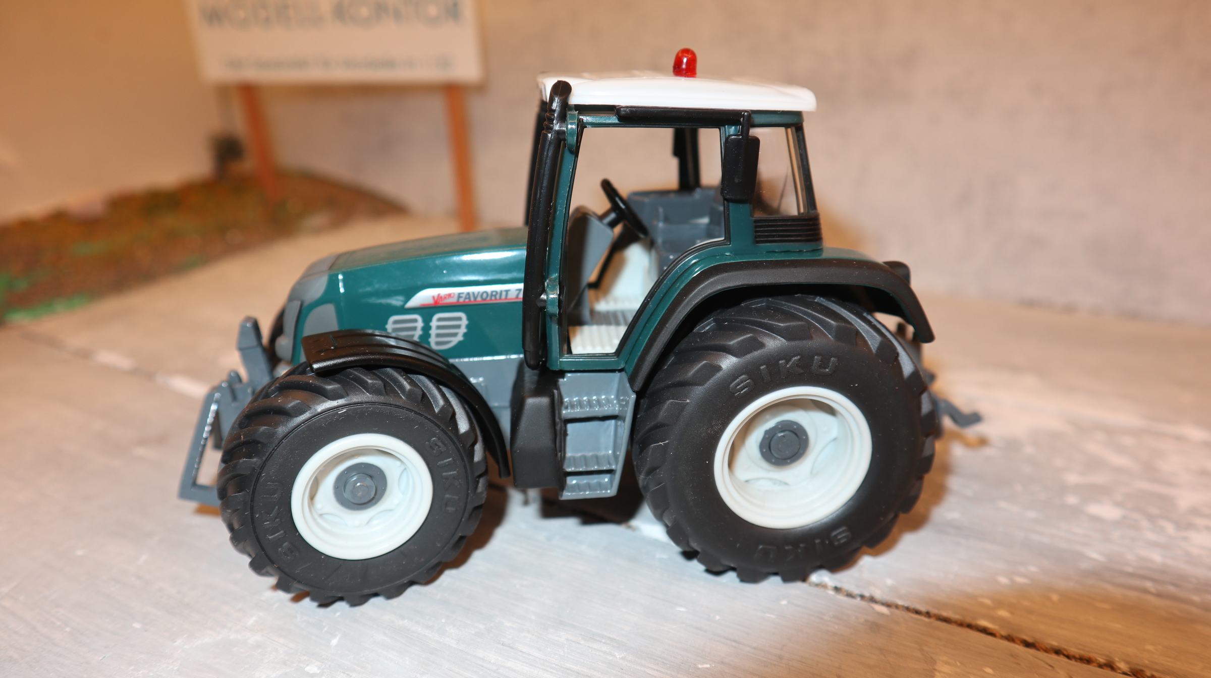 Siku 2965 in 1:32, Fendt 716 türkis Vorführschlepper, NEU in OVP
